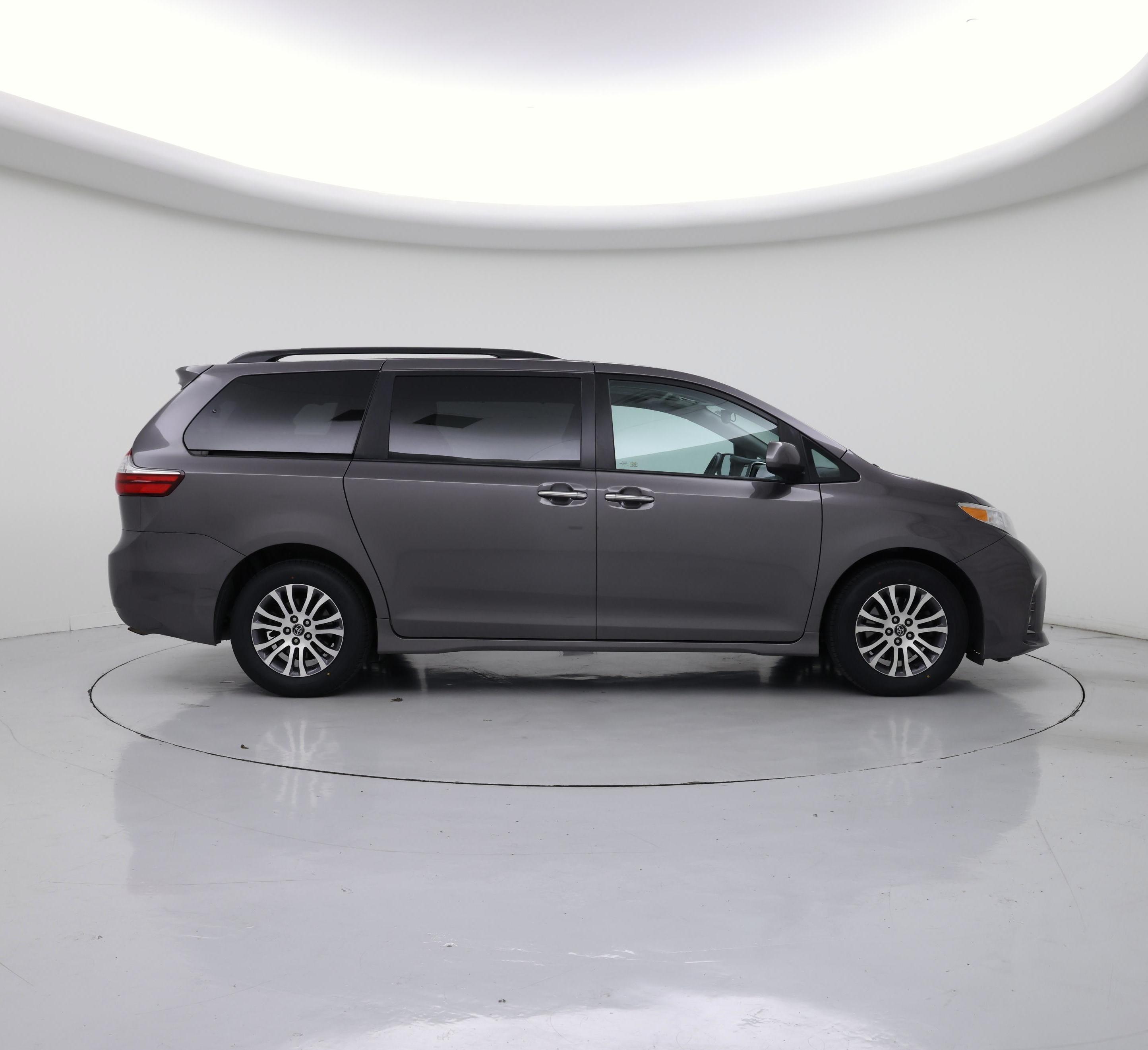 Thumbnail: 2018 Toyota Sienna - 7