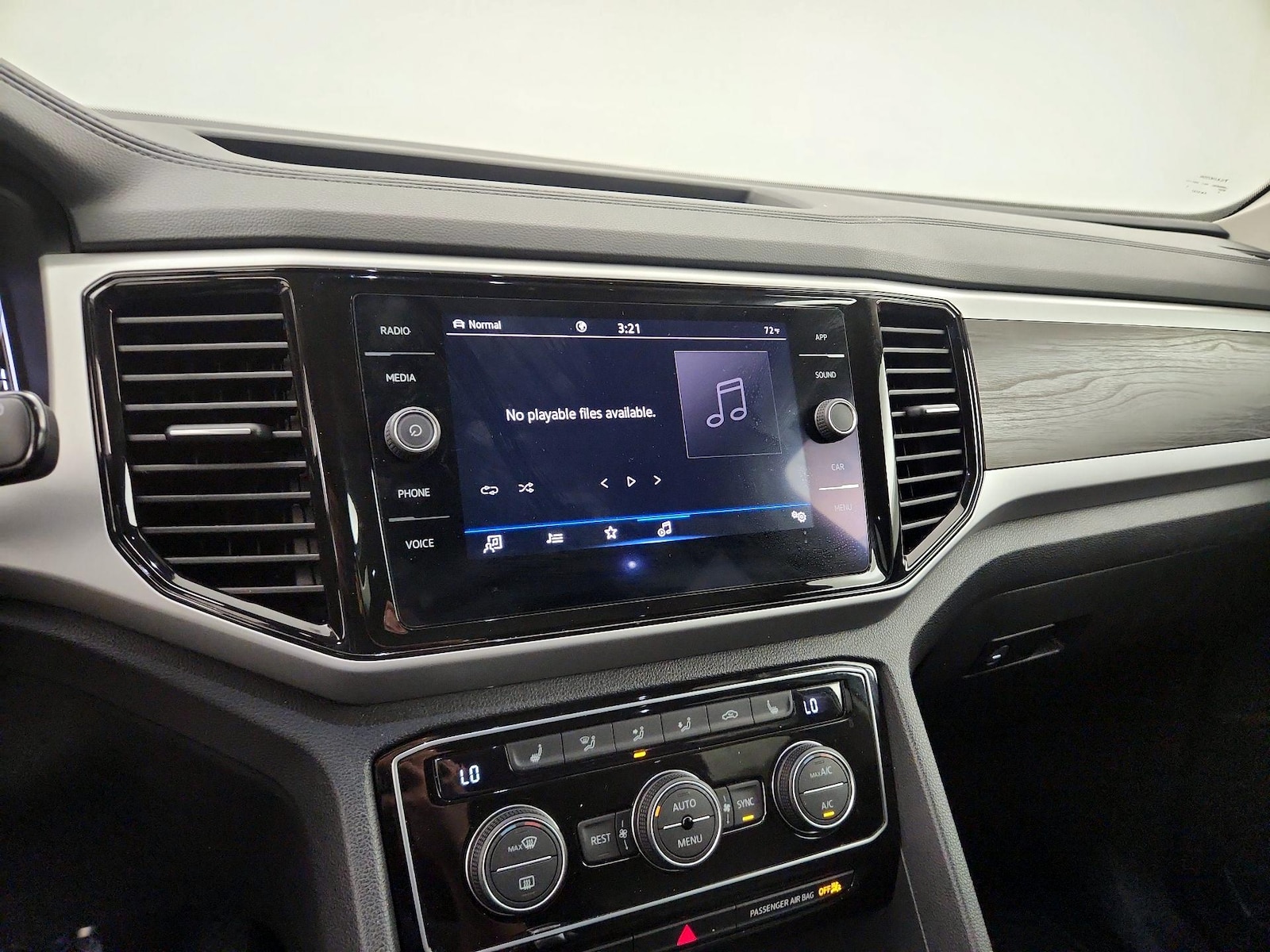 2022 Volkswagen Atlas SE w/Tech - Photo 14