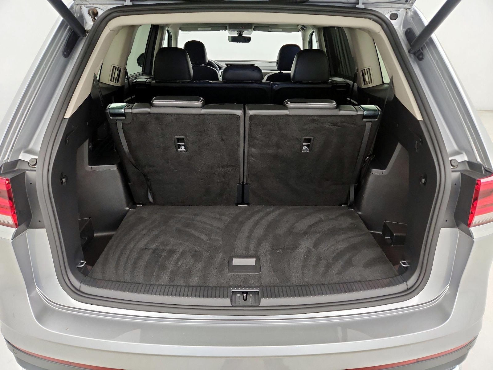 2022 Volkswagen Atlas SE w/Tech - Photo 17