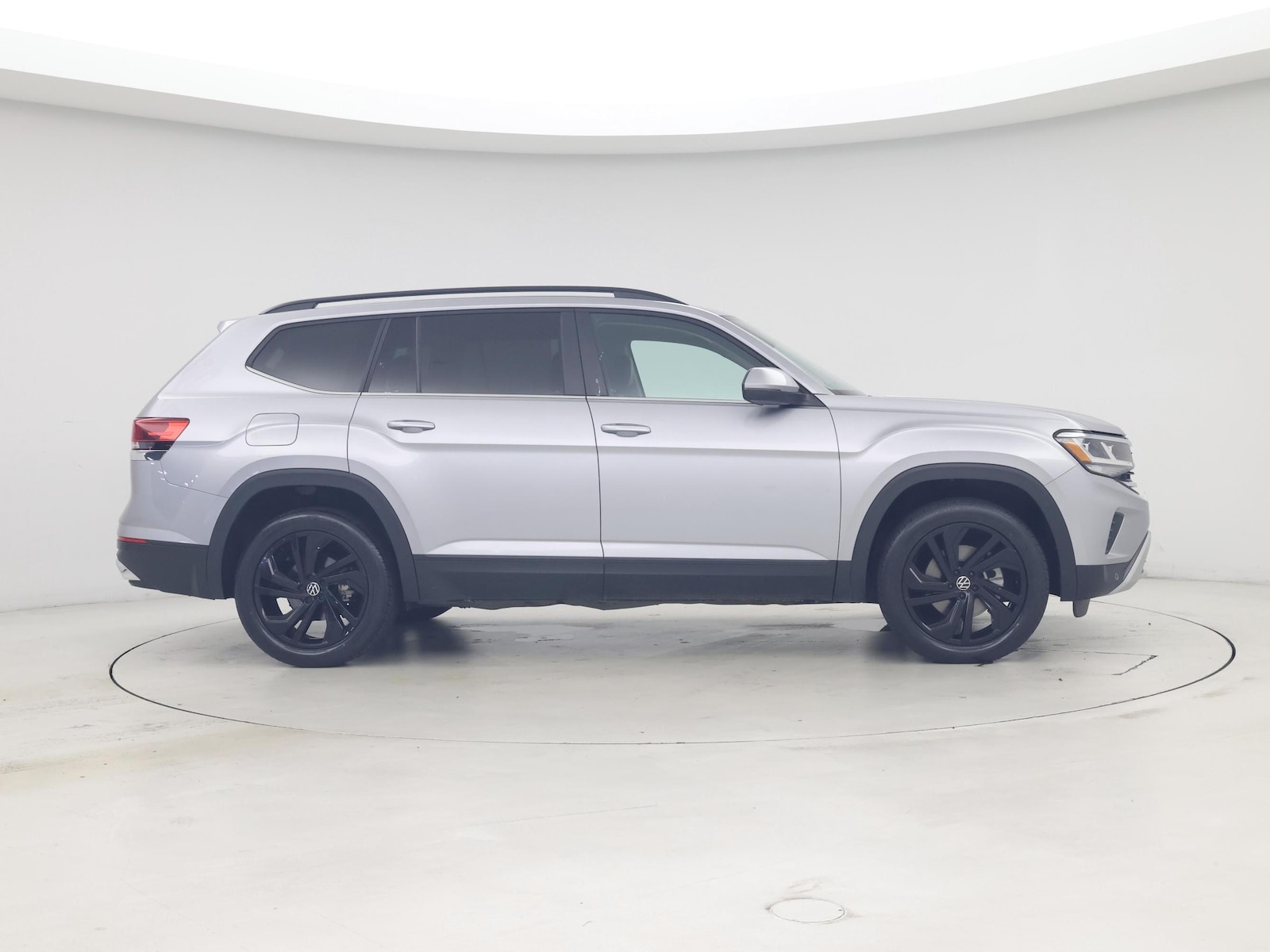2022 Volkswagen Atlas SE w/Tech - Photo 8