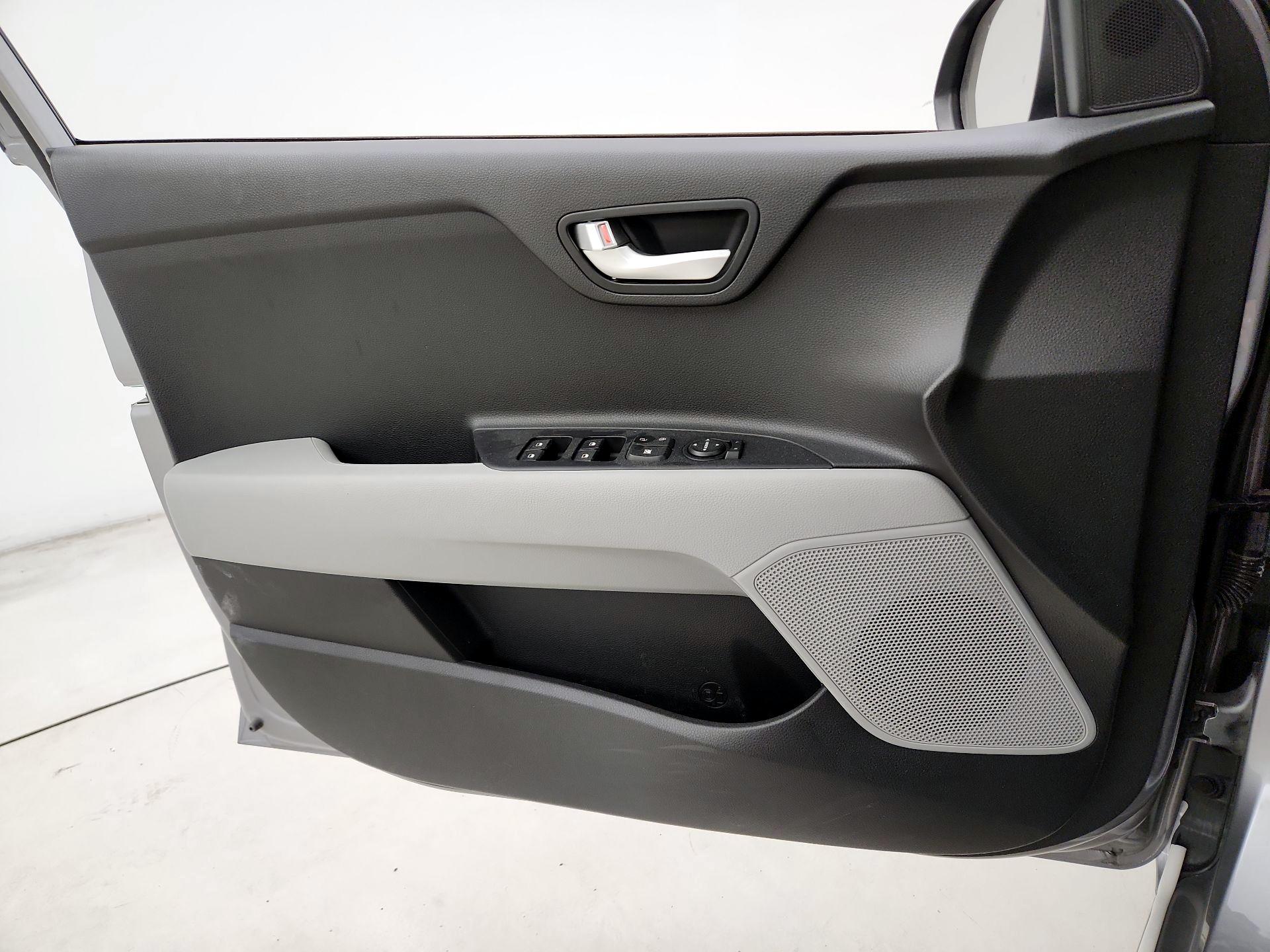 Thumbnail: 2023 Kia Rio - 12