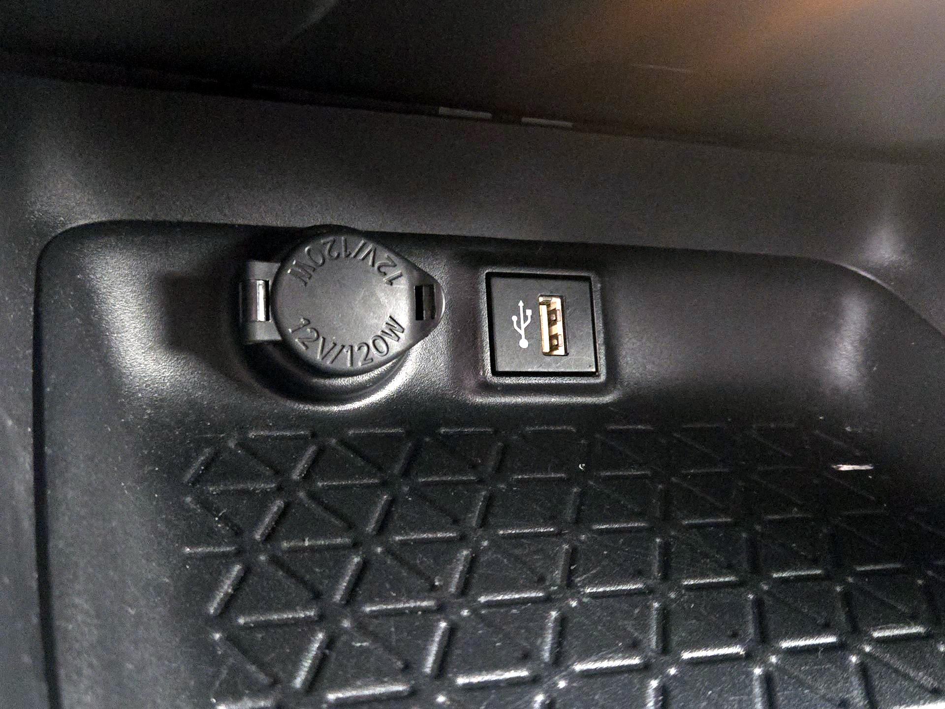 Thumbnail: 2025 Toyota RAV4 - 18