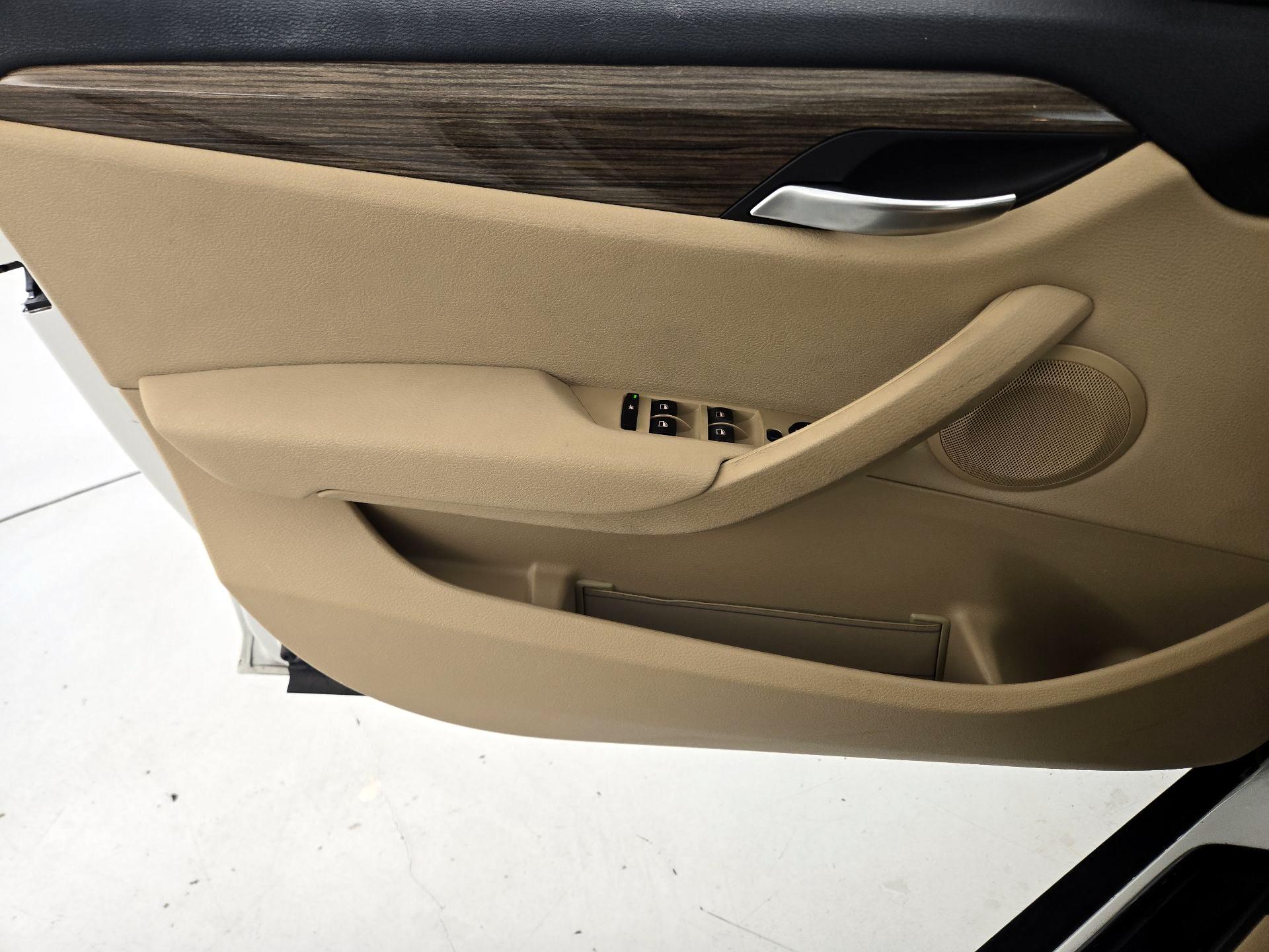 Thumbnail: 2015 BMW X1 - 12