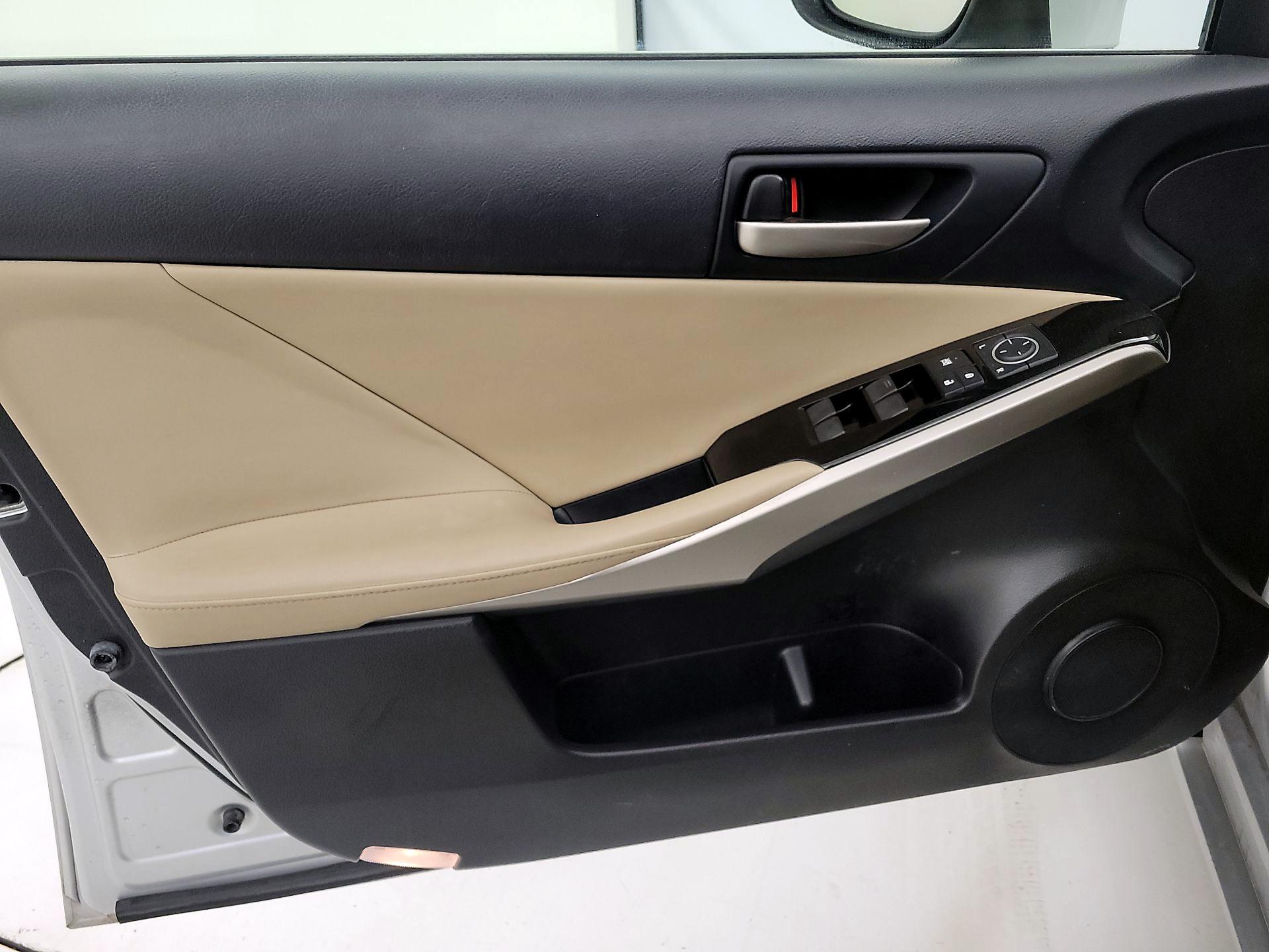 Thumbnail: 2017 Lexus IS - 12