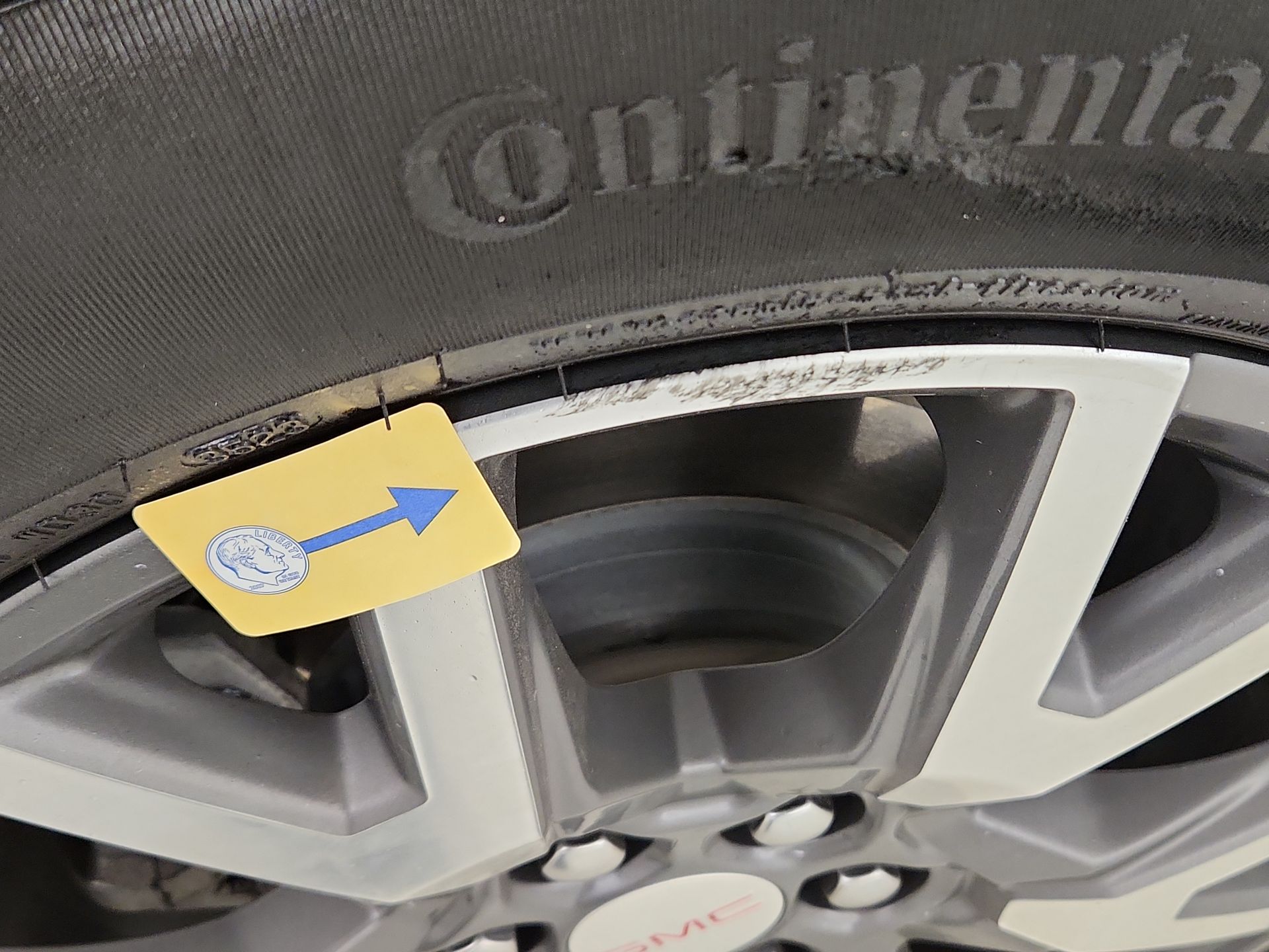 Thumbnail: 2023 GMC Acadia - 19