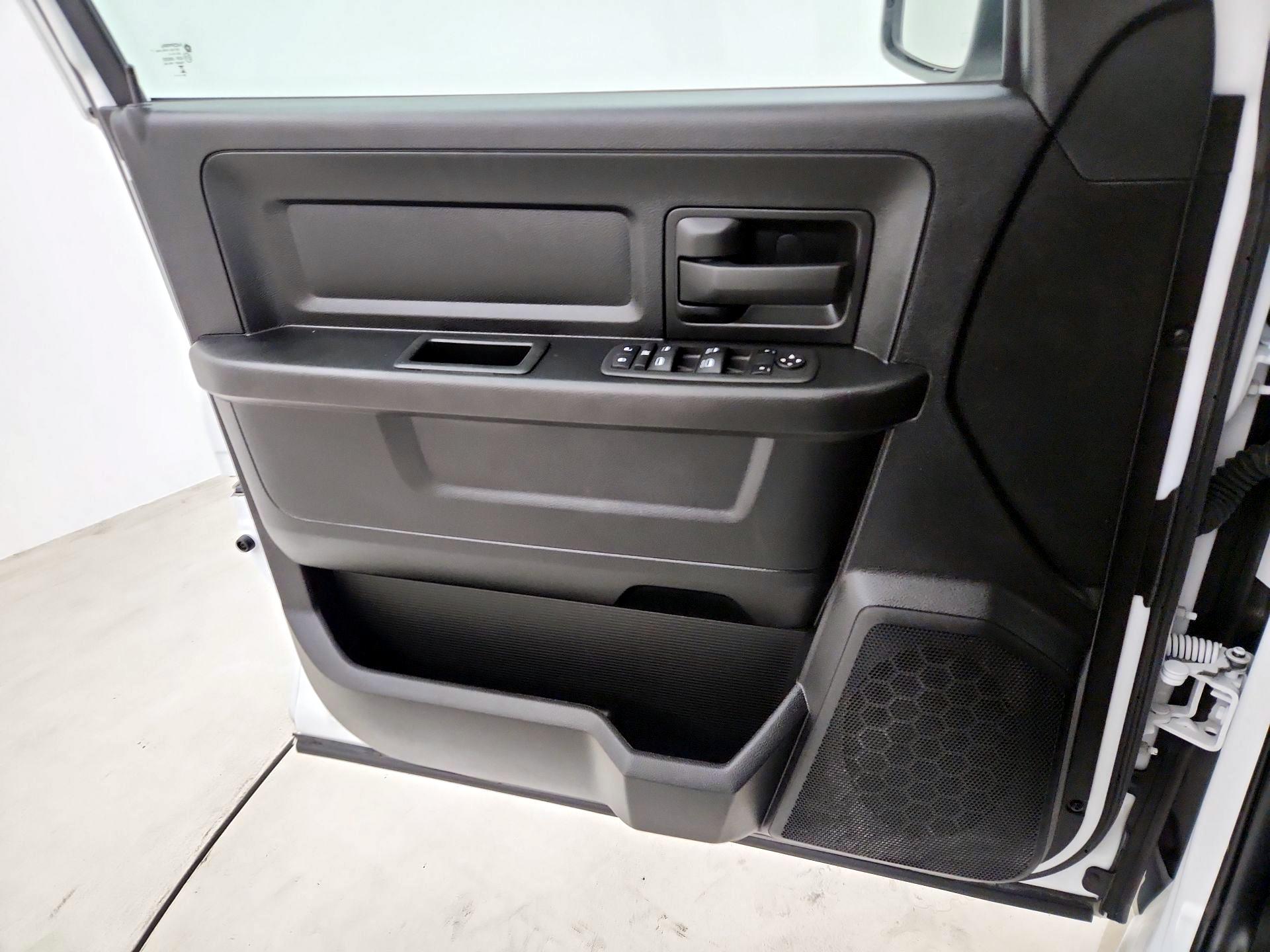 Thumbnail: 2023 RAM 1500 Classic - 10