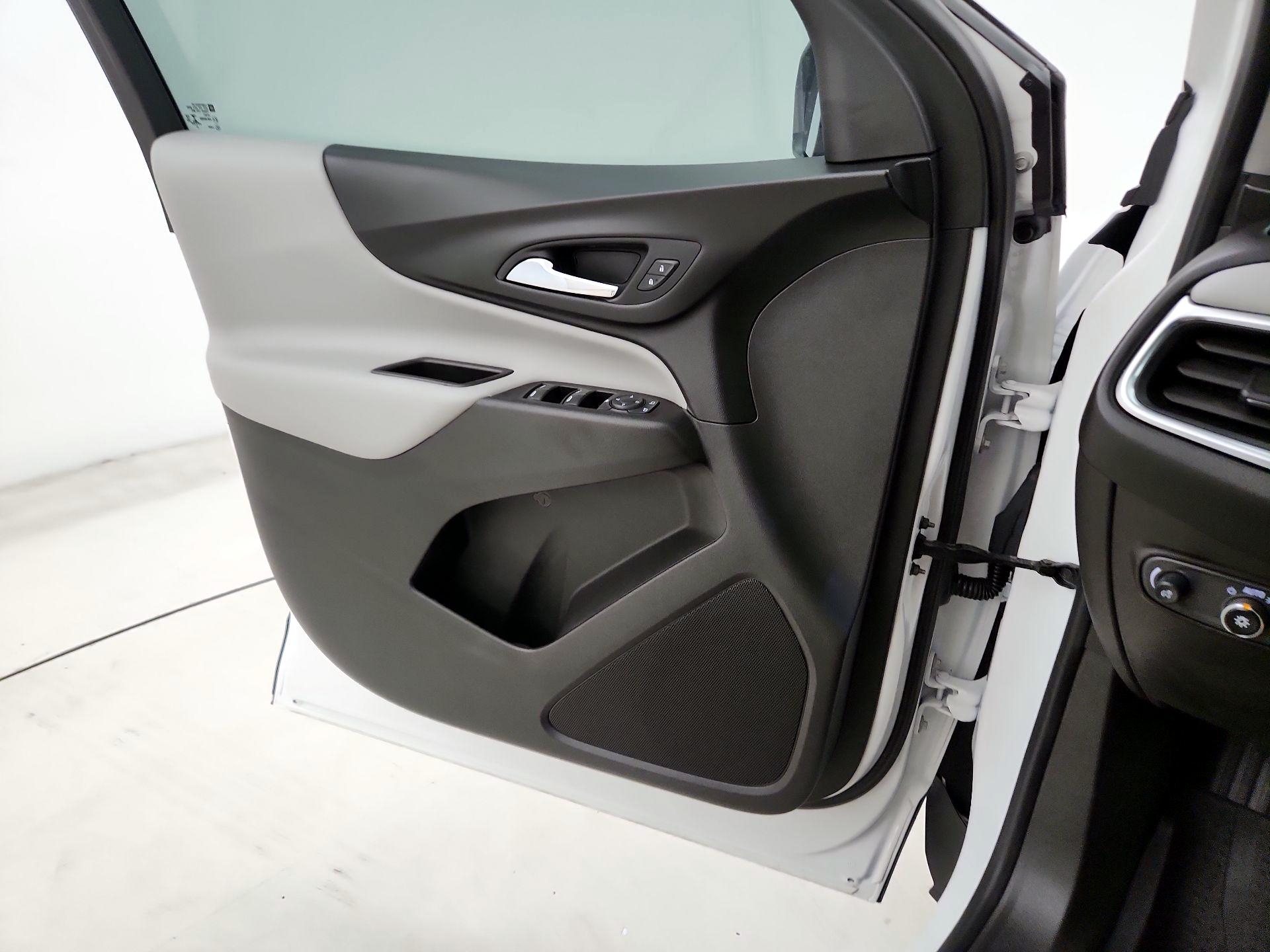 Thumbnail: 2022 Chevrolet Equinox - 12