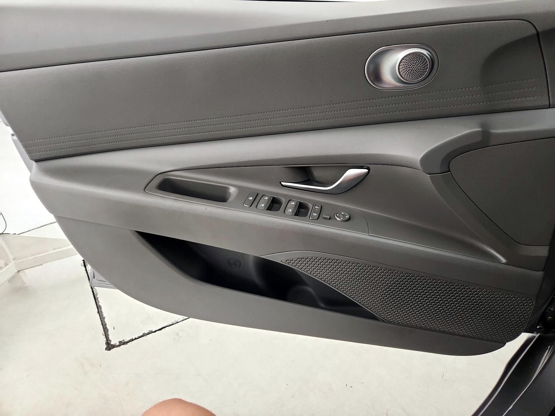 Thumbnail: 2025 Hyundai Elantra - 12