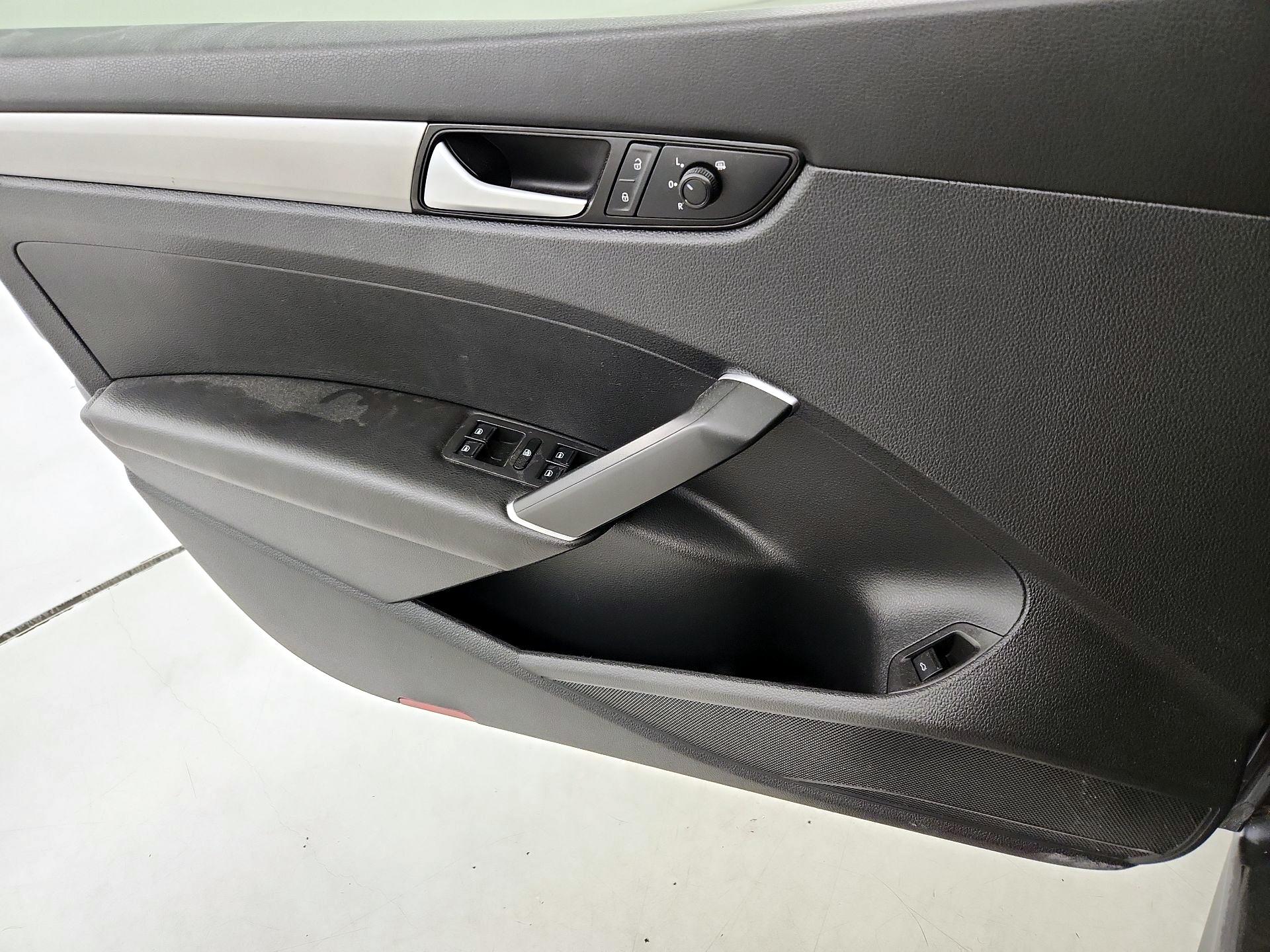 Thumbnail: 2021 Volkswagen Passat - 12