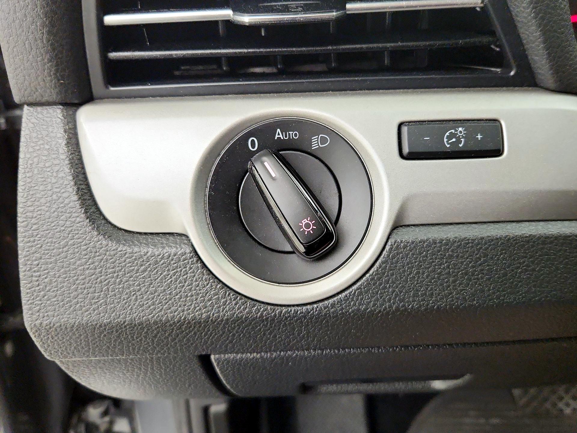 Thumbnail: 2021 Volkswagen Passat - 13