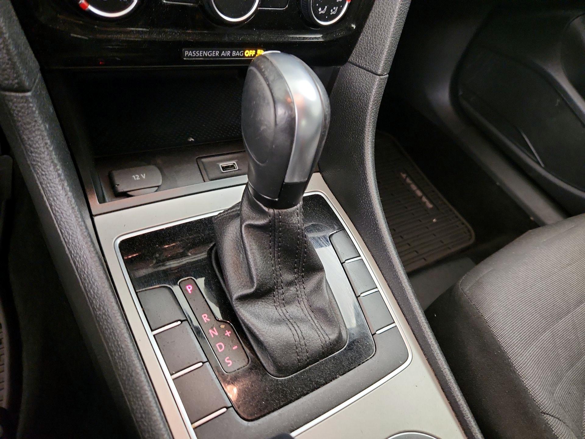 Thumbnail: 2021 Volkswagen Passat - 17