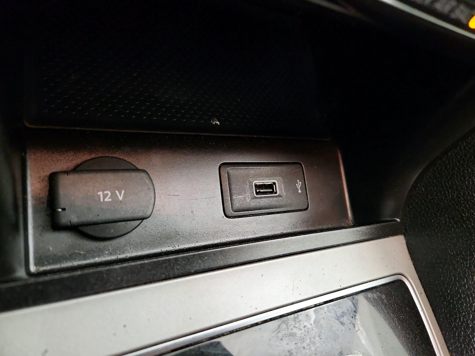 Thumbnail: 2021 Volkswagen Passat - 18