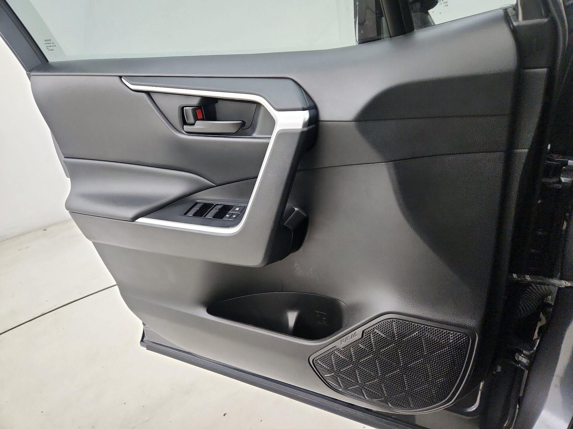 Thumbnail: 2022 Toyota RAV4 - 12