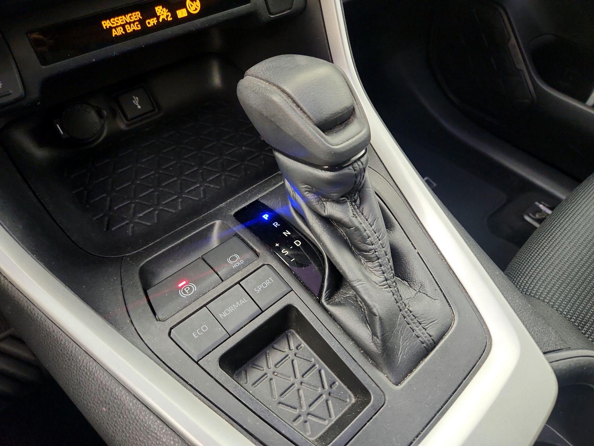 Thumbnail: 2022 Toyota RAV4 - 16