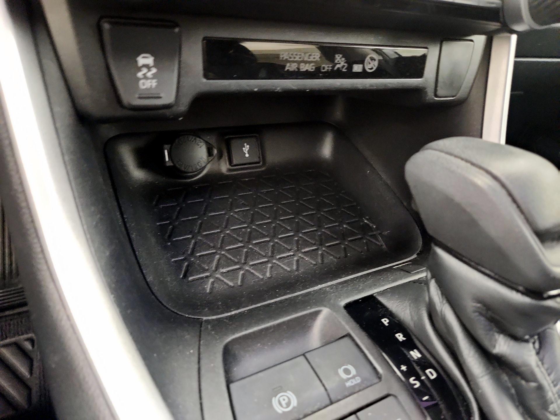 Thumbnail: 2022 Toyota RAV4 - 18