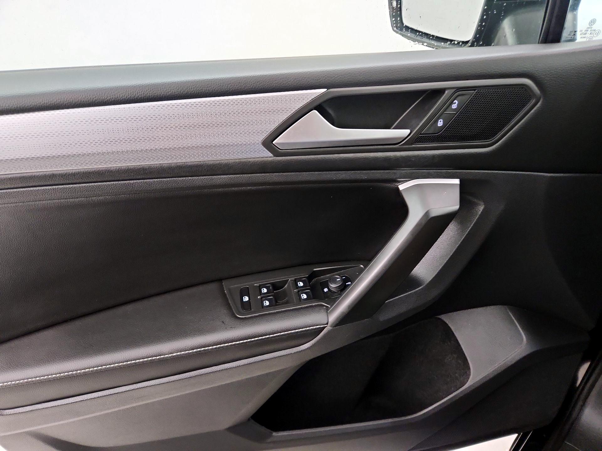 Thumbnail: 2024 Volkswagen Tiguan - 12