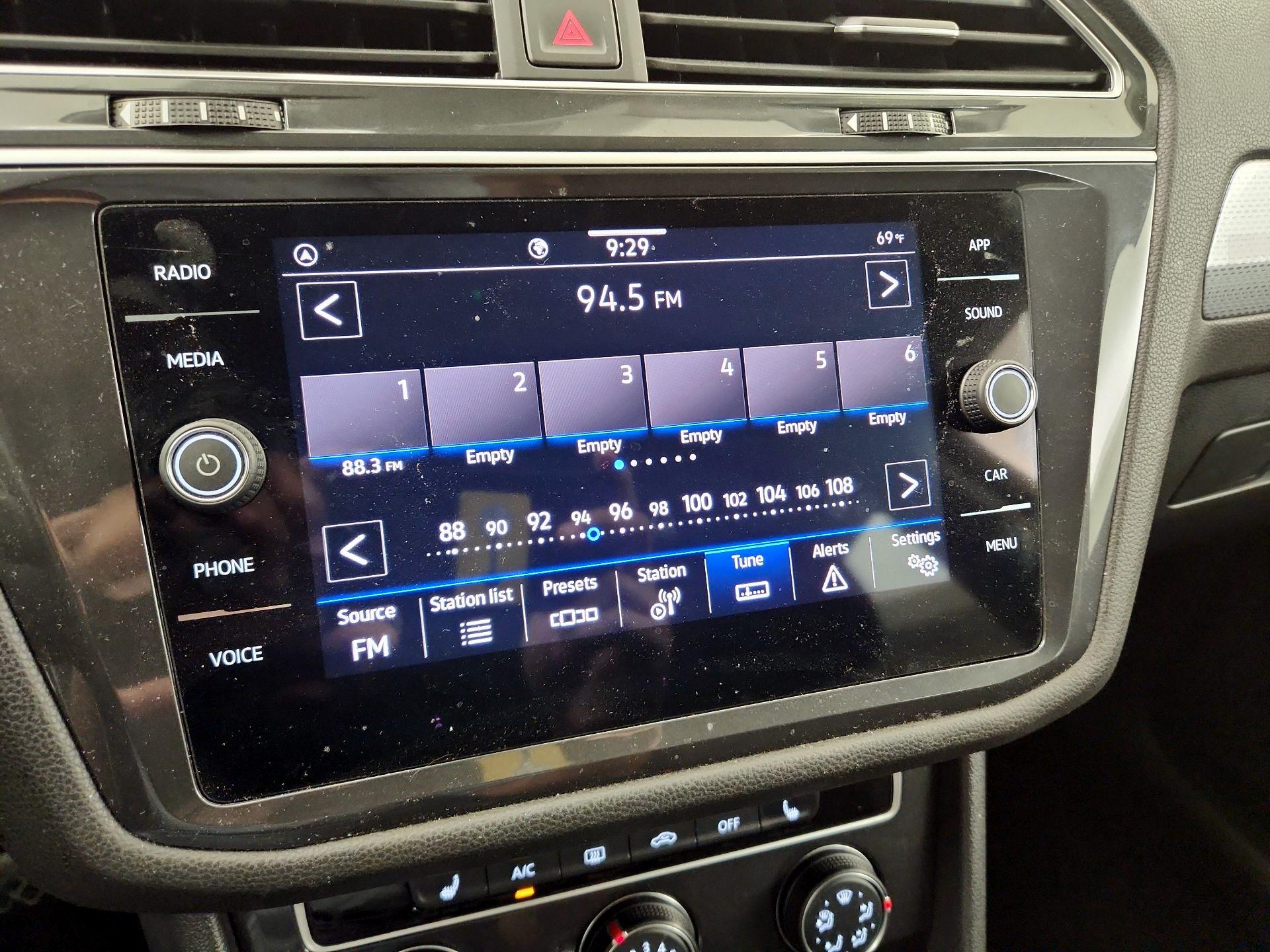 Thumbnail: 2024 Volkswagen Tiguan - 15