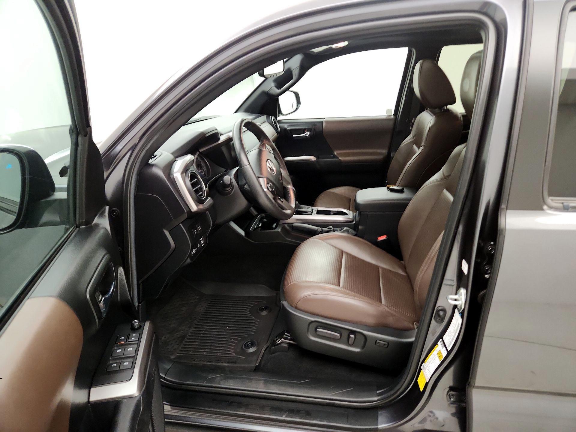 Thumbnail: 2022 Toyota Tacoma - 11