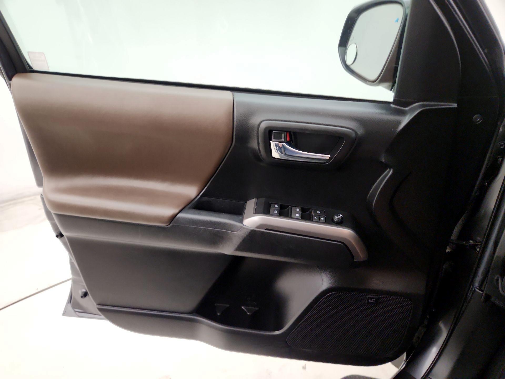 Thumbnail: 2022 Toyota Tacoma - 12