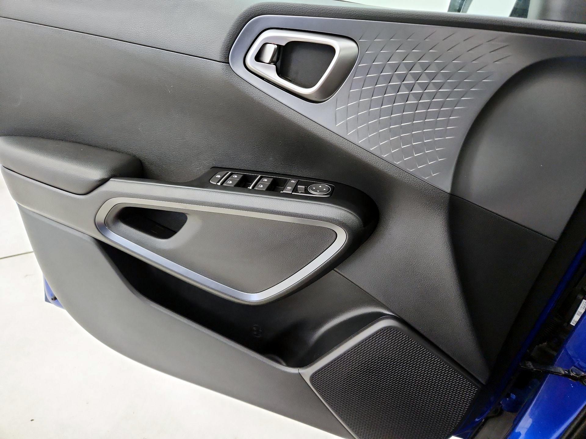 Thumbnail: 2020 Kia Soul - 12