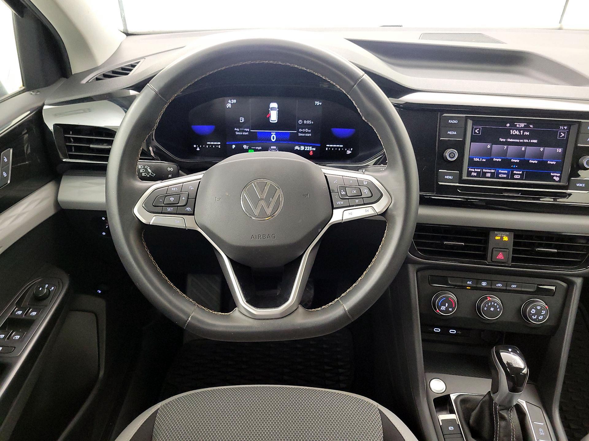 Thumbnail: 2022 Volkswagen Taos - 10