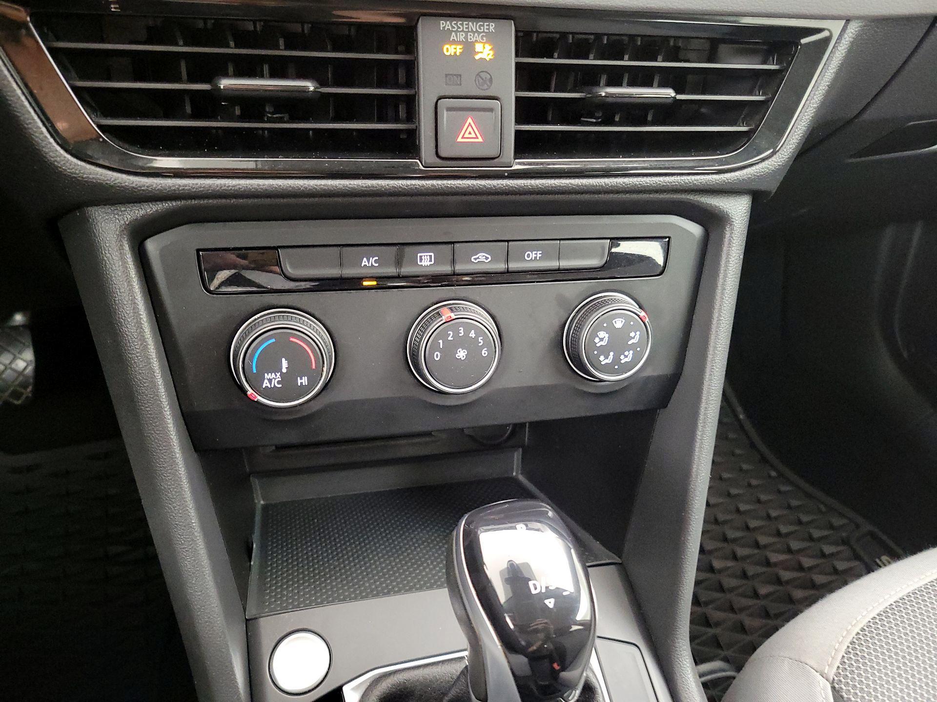 Thumbnail: 2022 Volkswagen Taos - 16