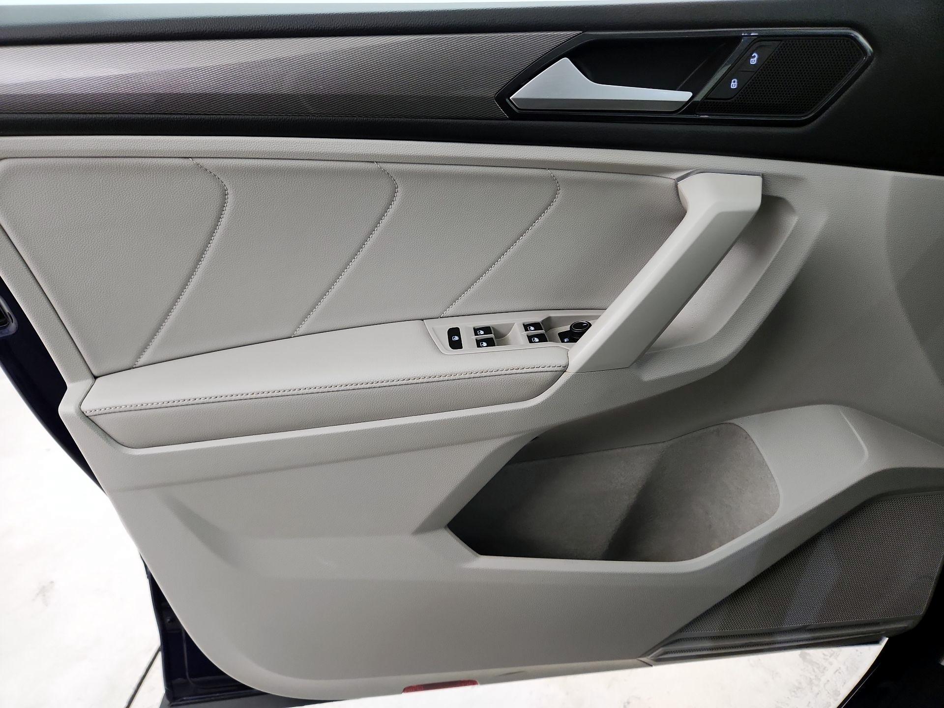 Thumbnail: 2022 Volkswagen Tiguan - 10