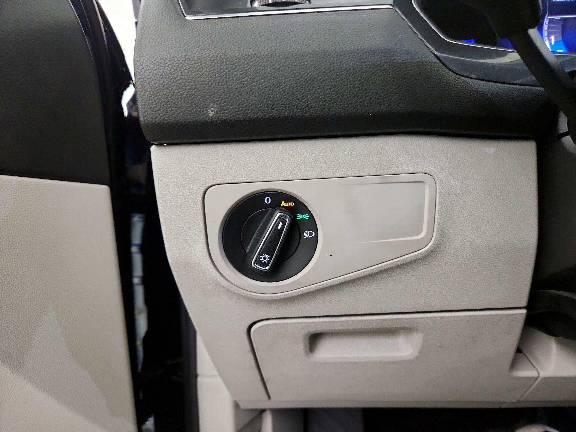 Thumbnail: 2022 Volkswagen Tiguan - 11