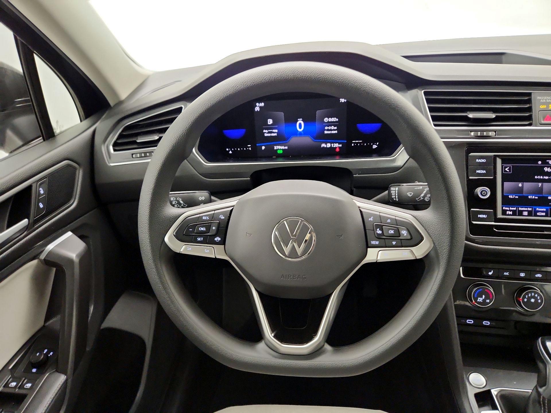 Thumbnail: 2022 Volkswagen Tiguan - 10