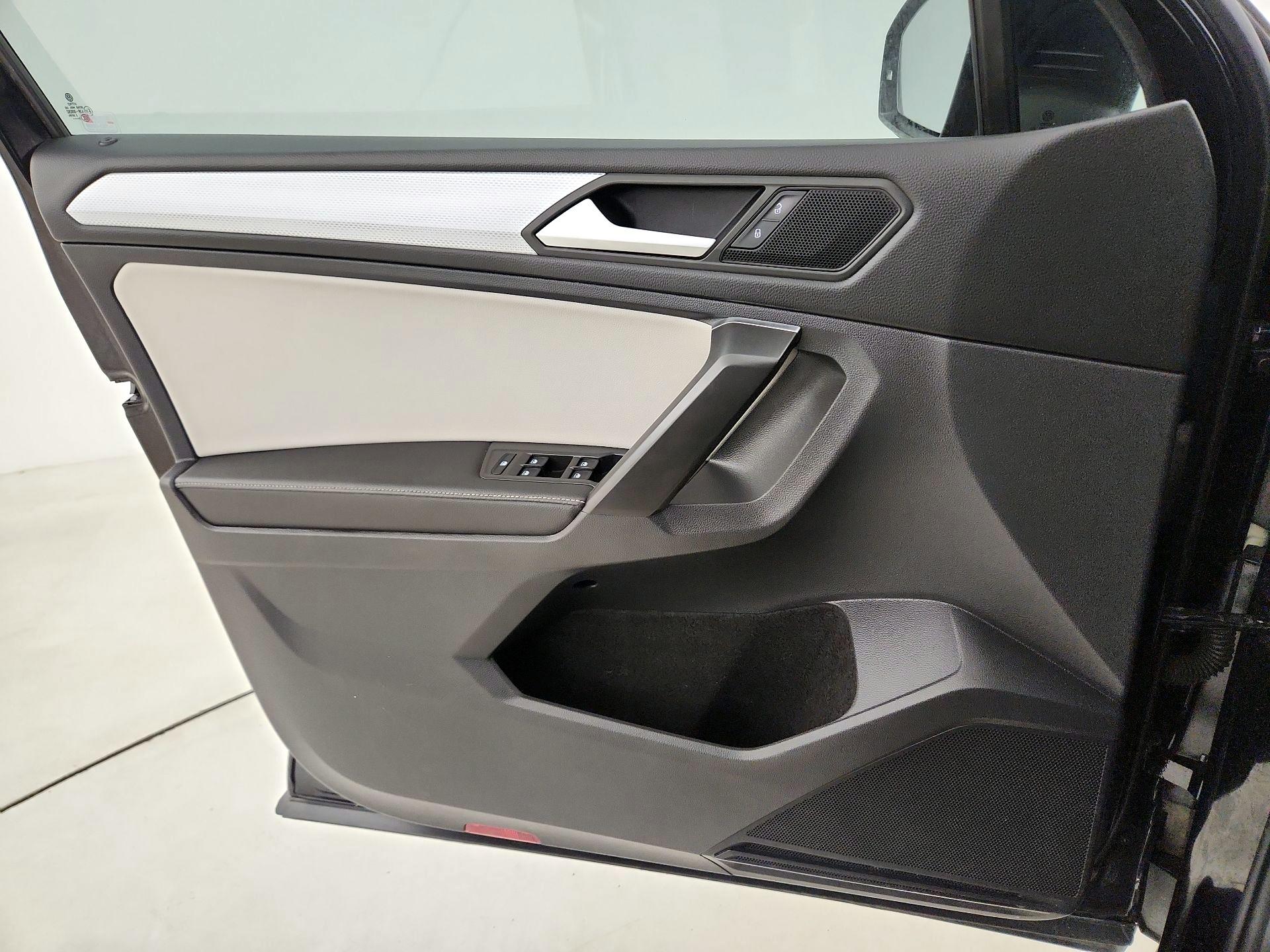 Thumbnail: 2022 Volkswagen Tiguan - 12