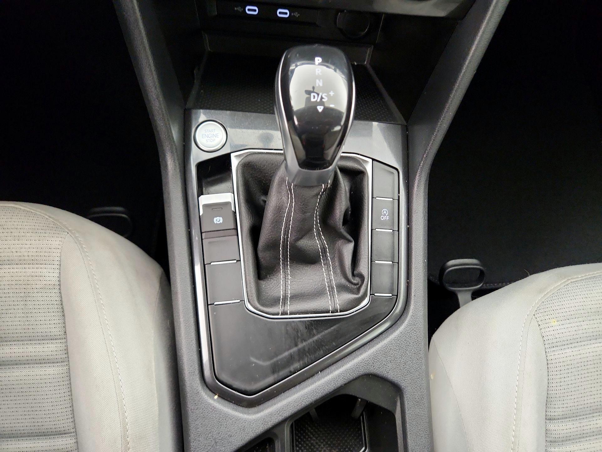 Thumbnail: 2022 Volkswagen Tiguan - 17