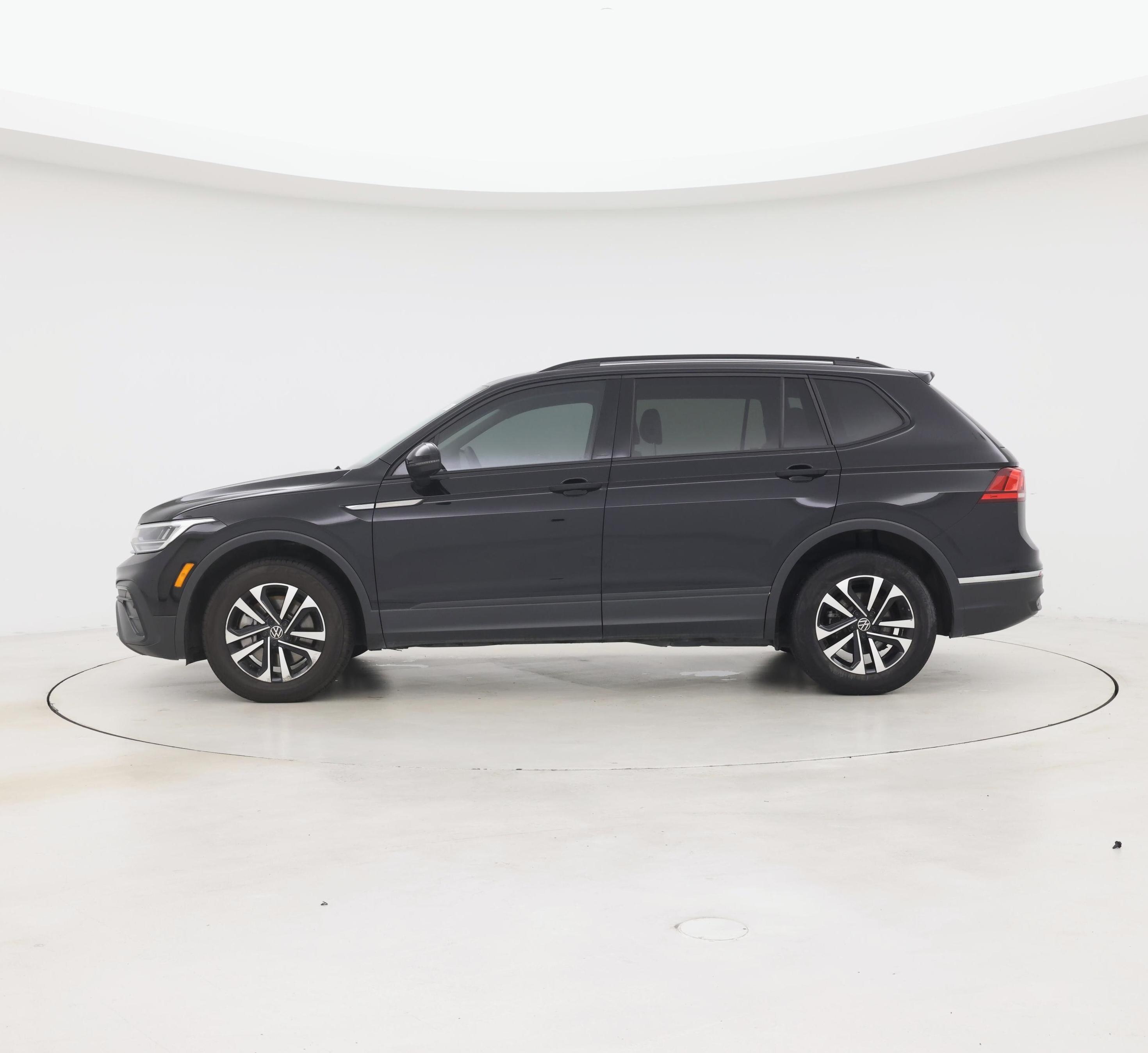 Thumbnail: 2022 Volkswagen Tiguan - 3