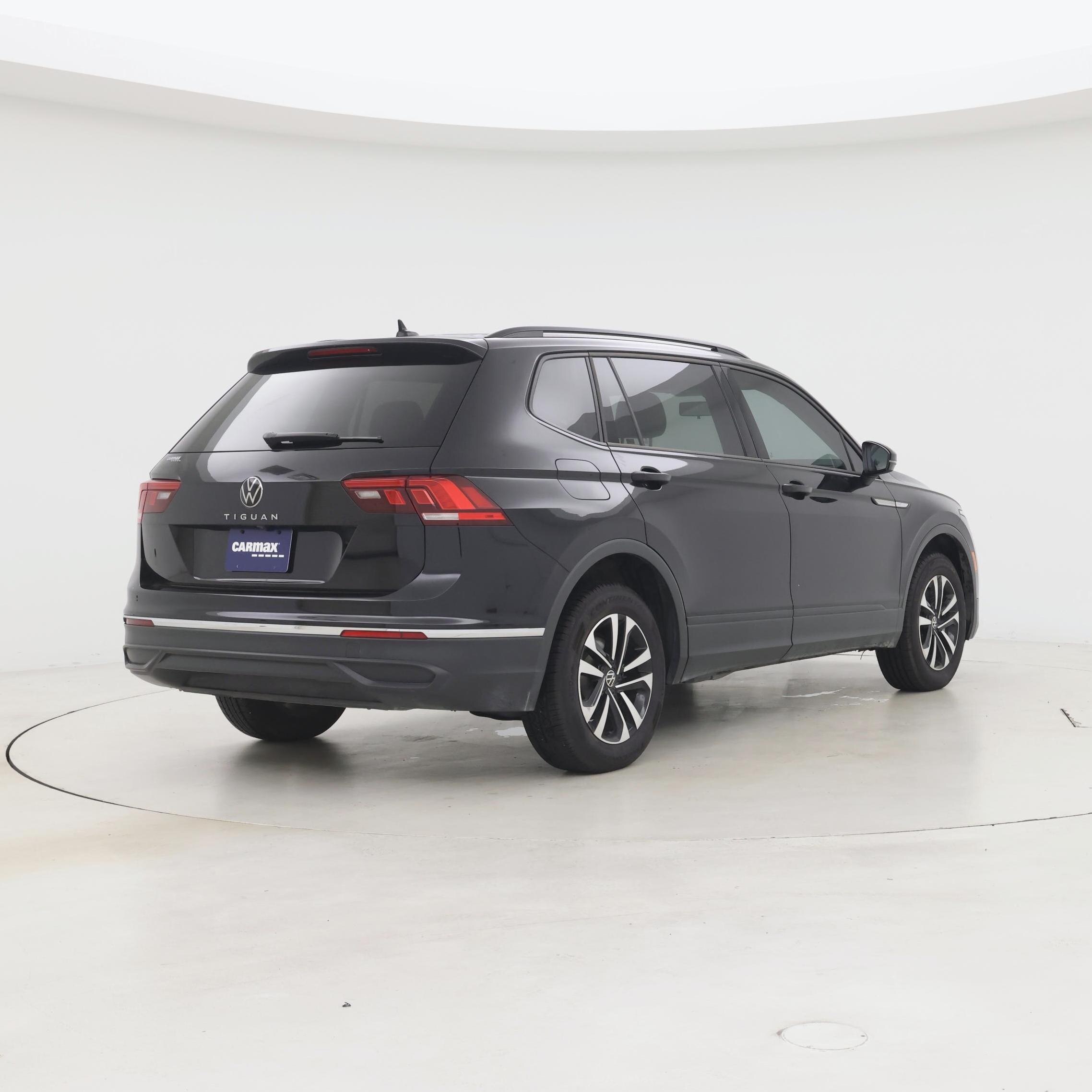 Thumbnail: 2022 Volkswagen Tiguan - 8