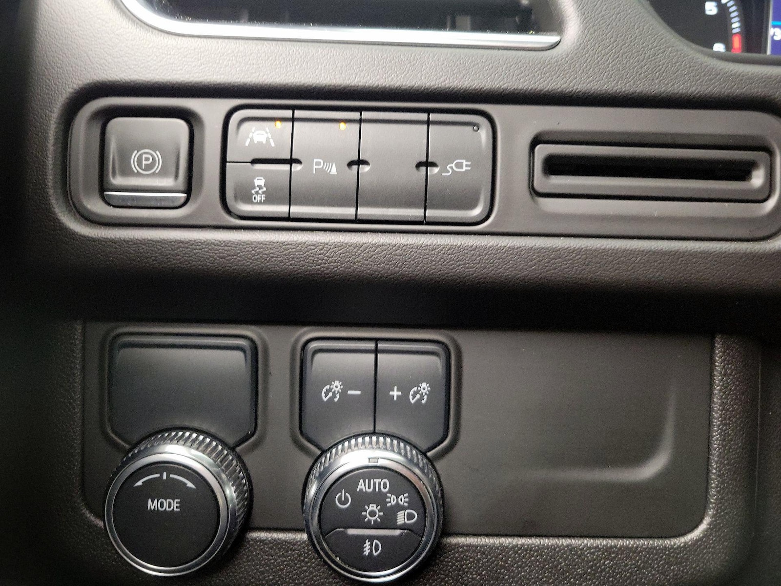 2021 GMC Yukon SLT - Photo 14