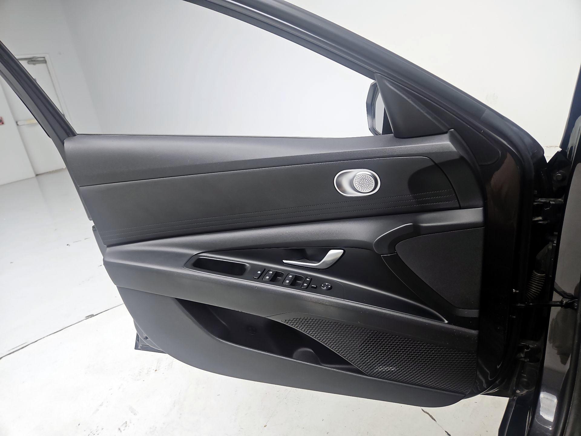 Thumbnail: 2021 Hyundai Elantra - 12