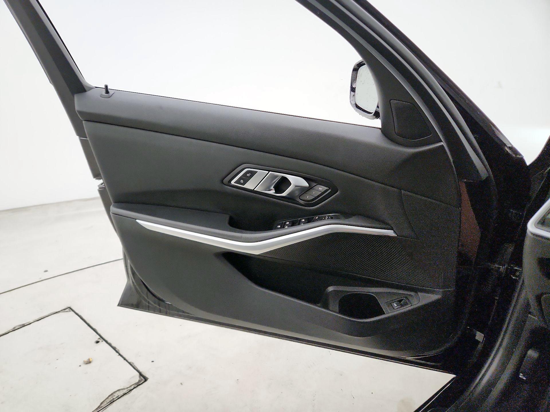 Thumbnail: 2019 BMW 3 Series - 10