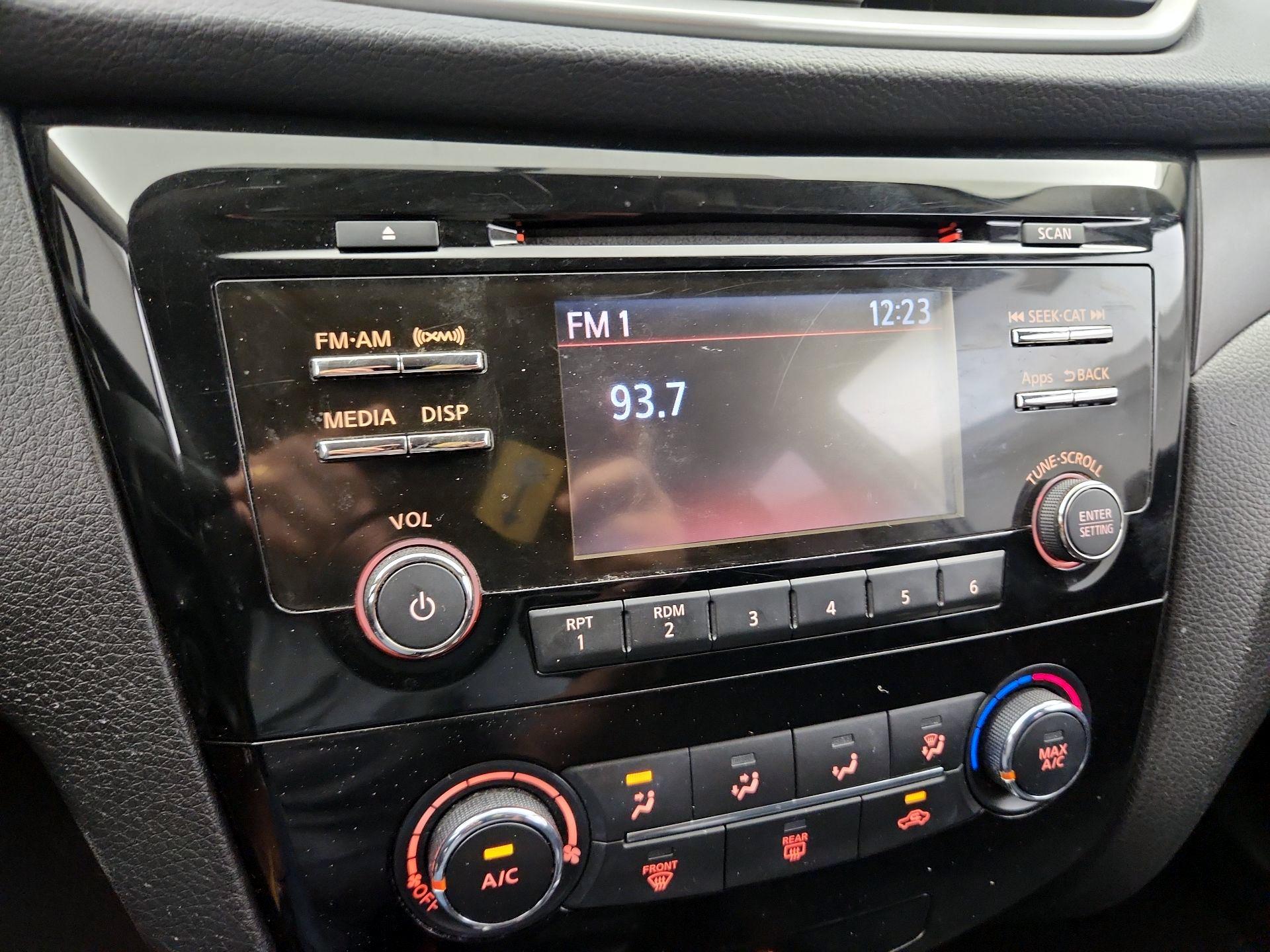 Thumbnail: 2016 Nissan Rogue - 15