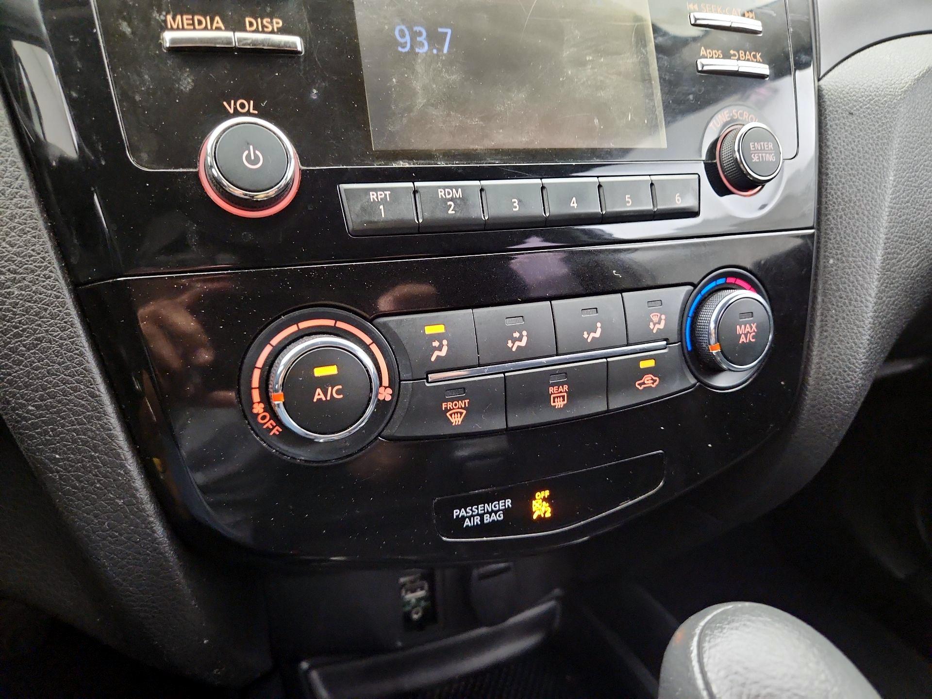 Thumbnail: 2016 Nissan Rogue - 16