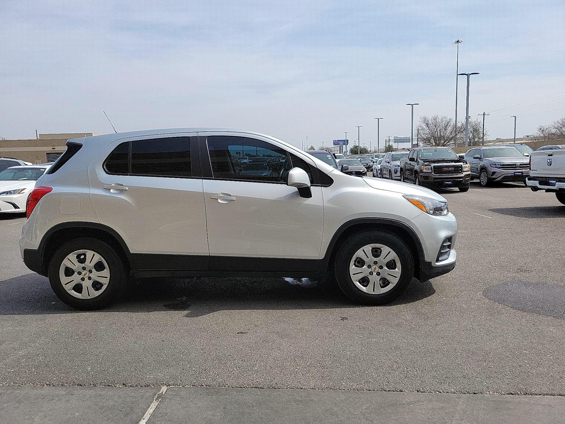 Thumbnail: 2018 Chevrolet Trax - 4