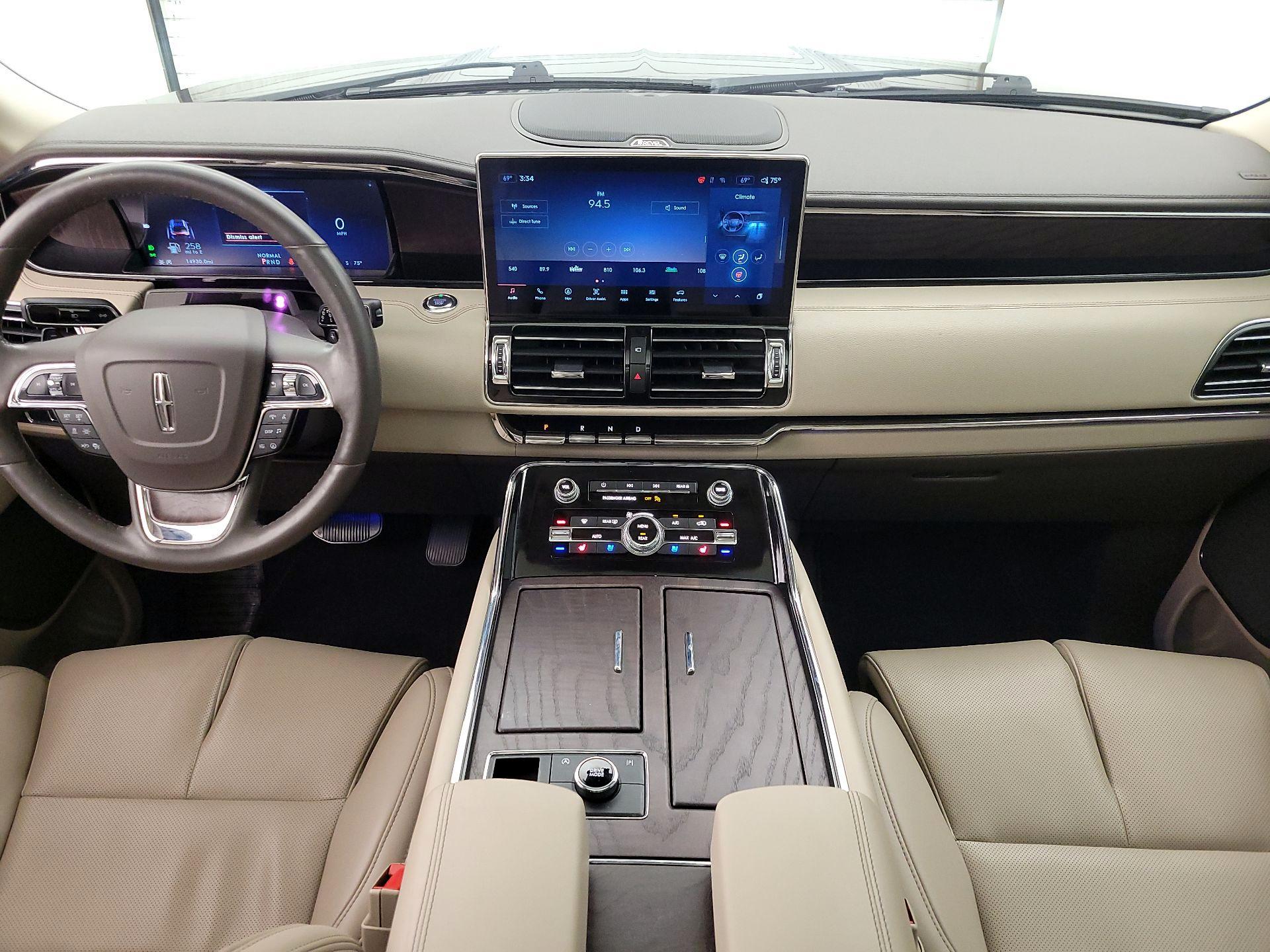 Thumbnail: 2024 Lincoln Navigator - 9