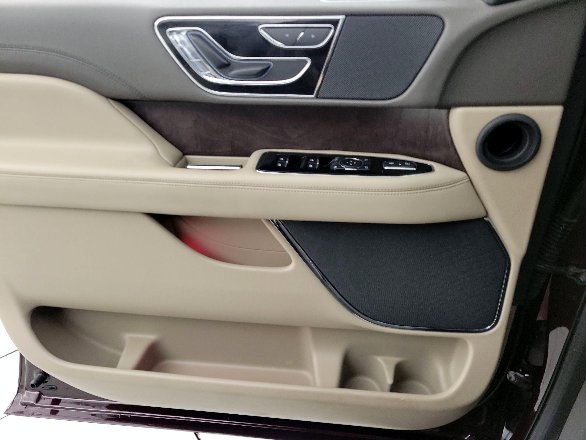 Thumbnail: 2024 Lincoln Navigator - 12