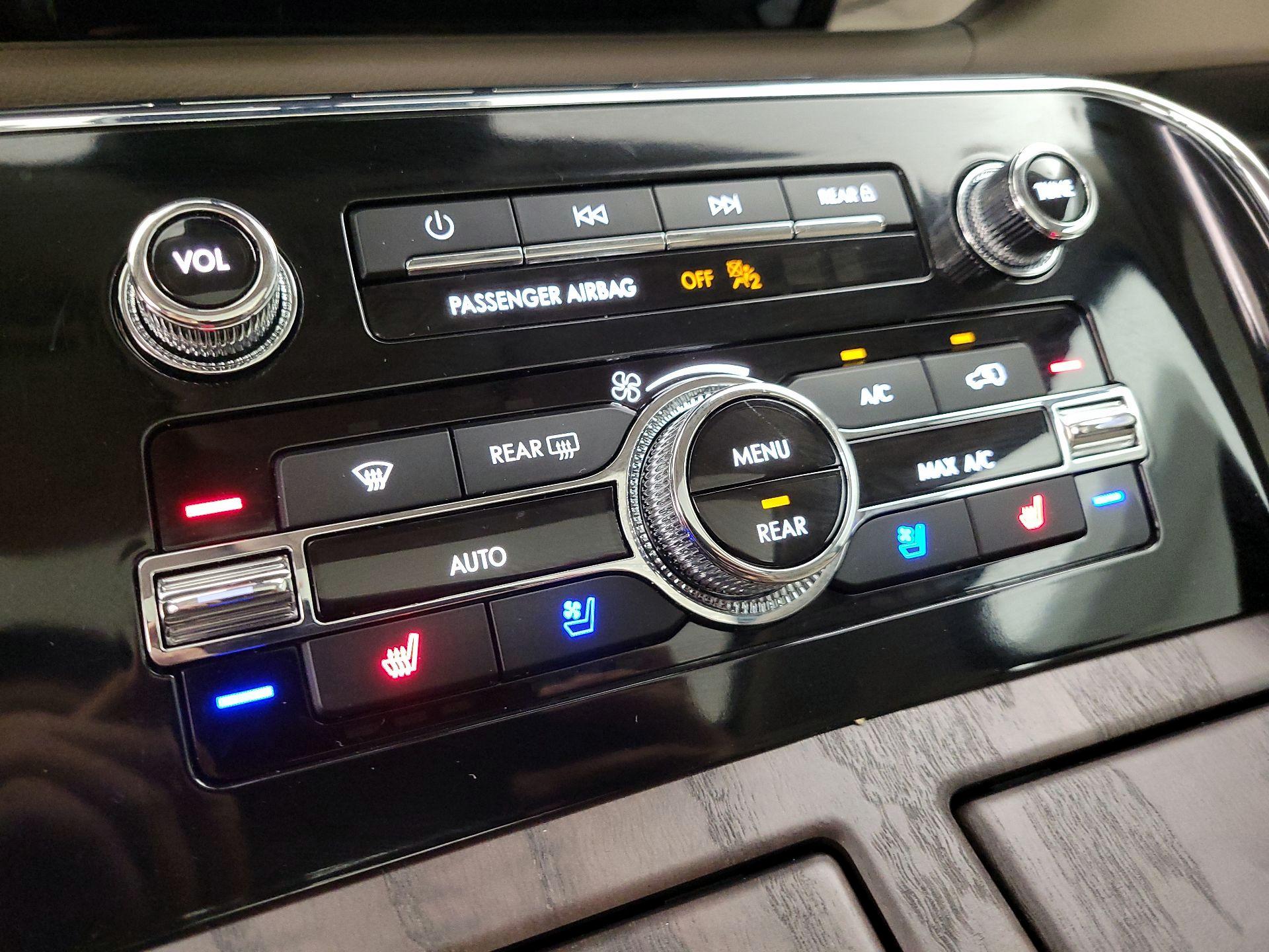 Thumbnail: 2024 Lincoln Navigator - 17