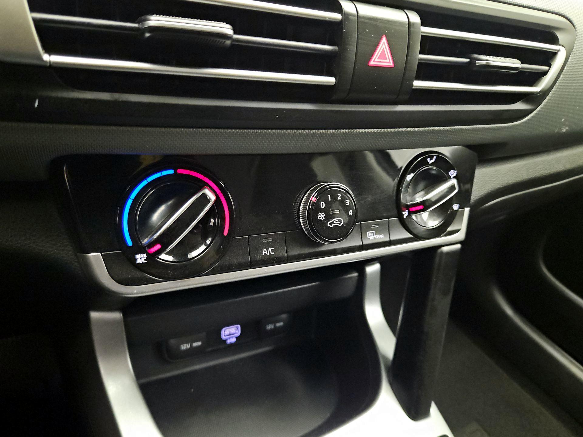 Thumbnail: 2022 Kia Seltos - 16