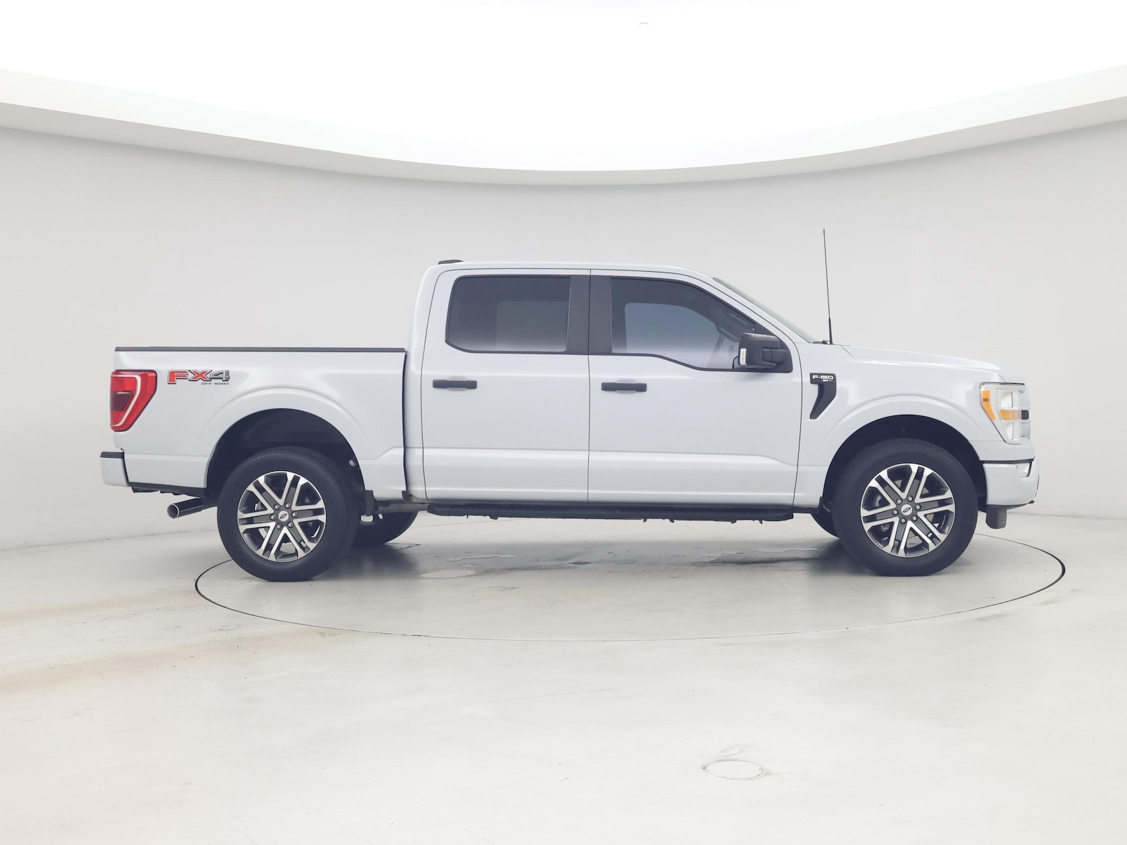 2022 Ford F-150 XL - Photo 8
