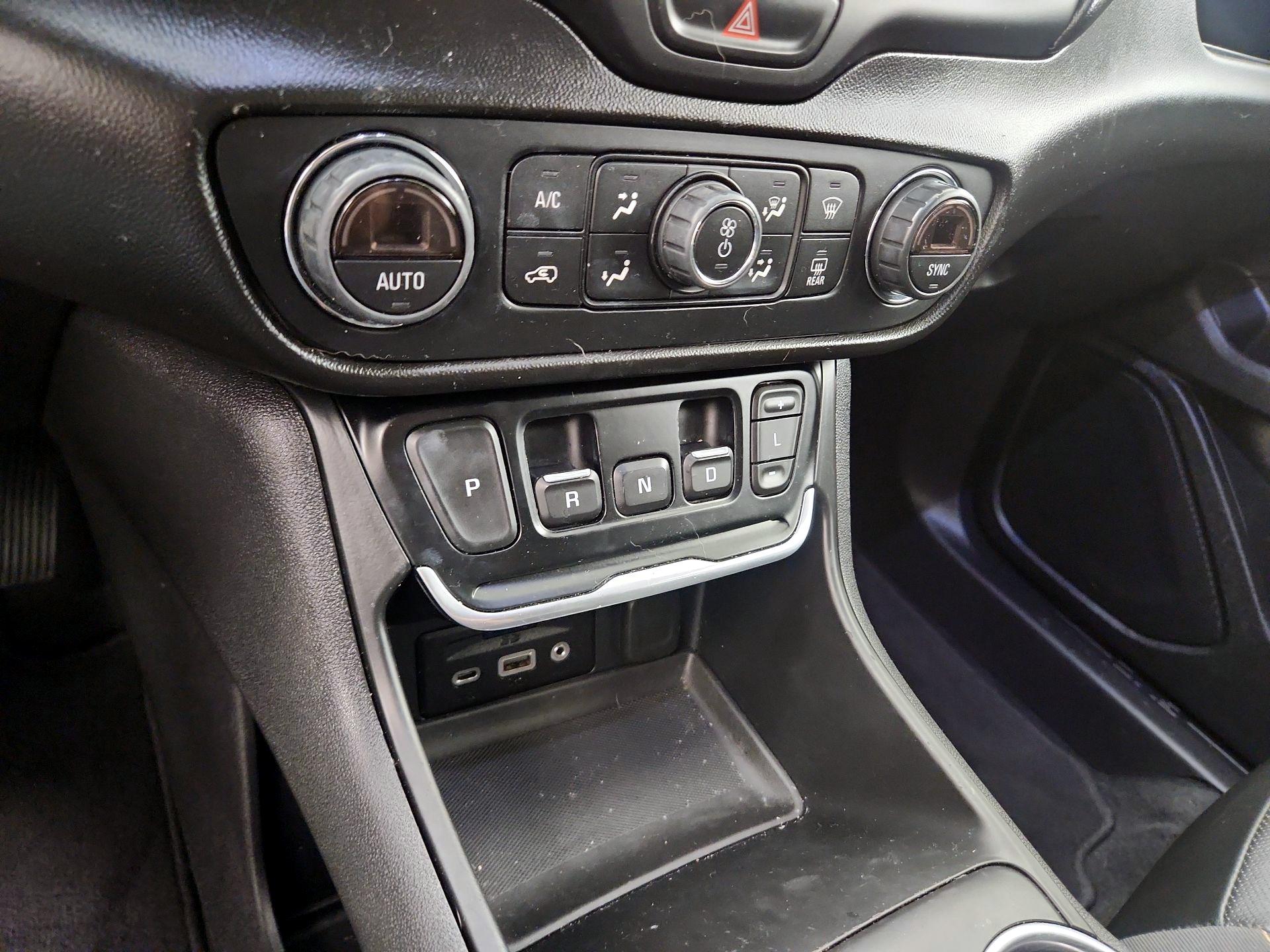 Thumbnail: 2020 GMC Terrain - 15