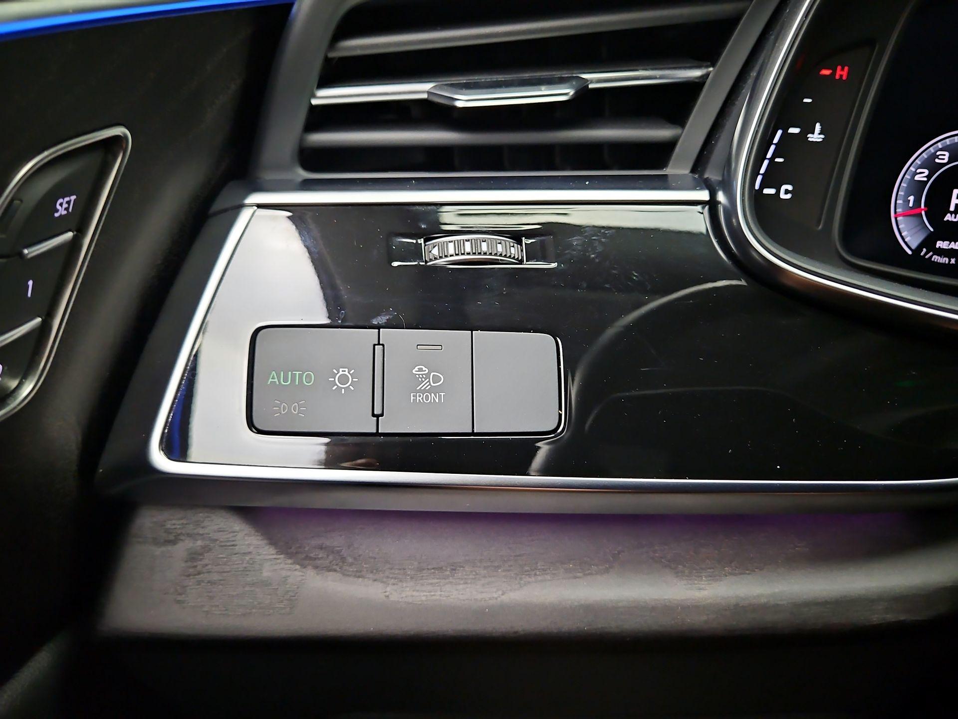 Thumbnail: 2023 Audi Q8 - 13