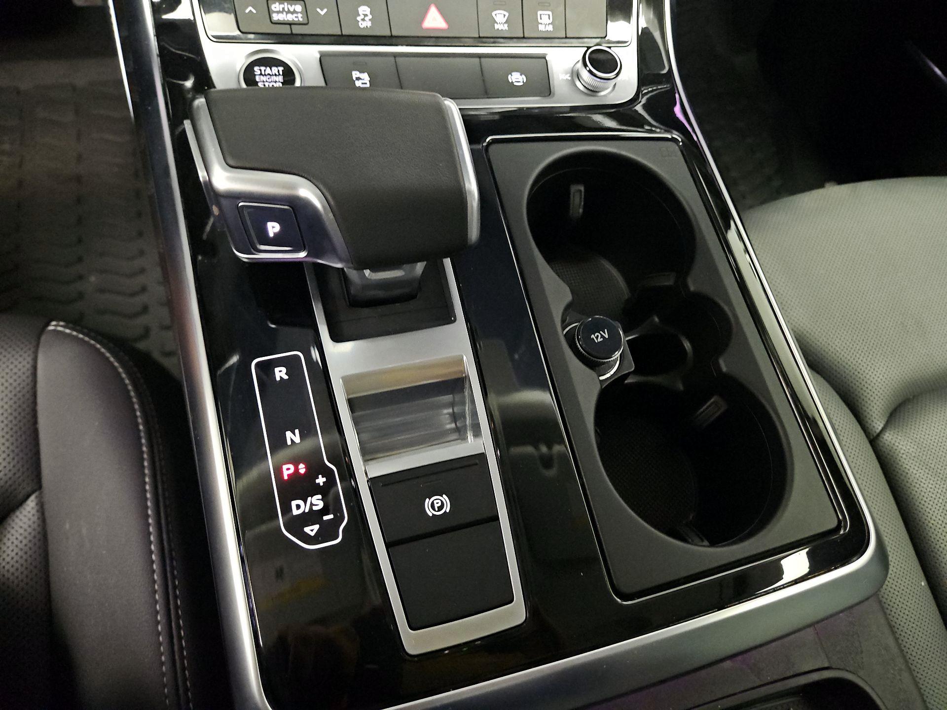 Thumbnail: 2023 Audi Q8 - 18