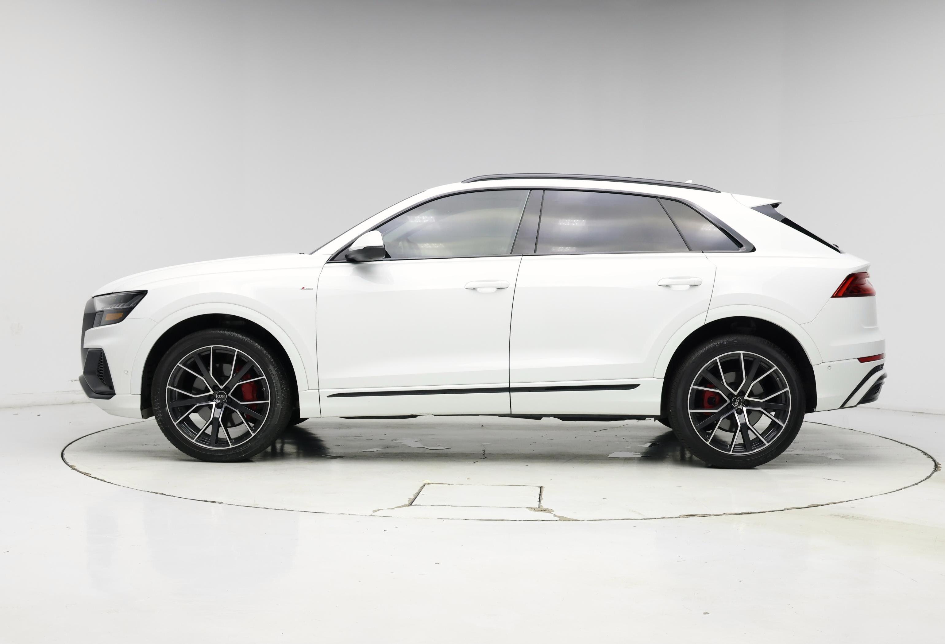 Thumbnail: 2023 Audi Q8 - 3