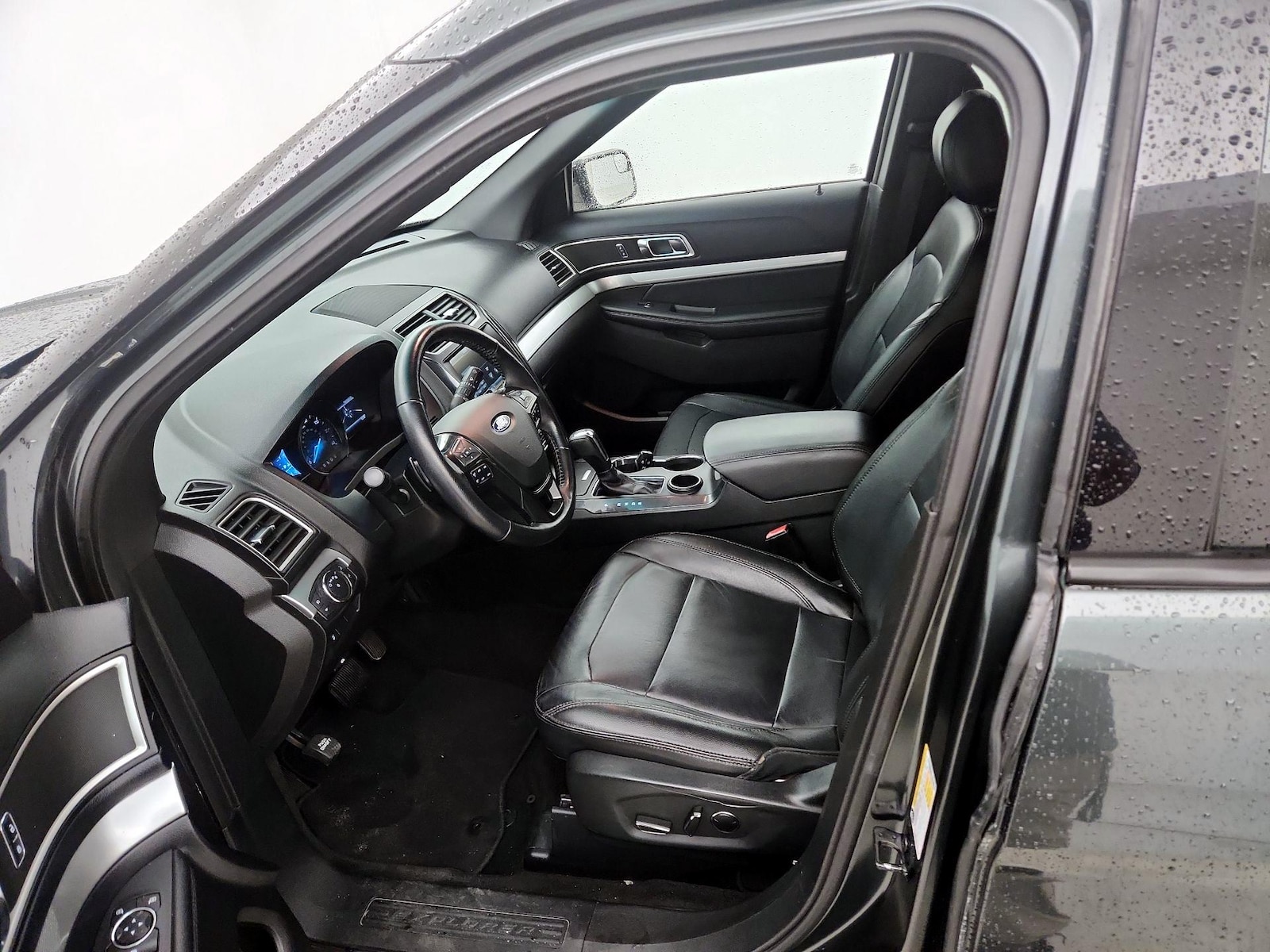 2016 Ford Explorer XLT - Photo 12
