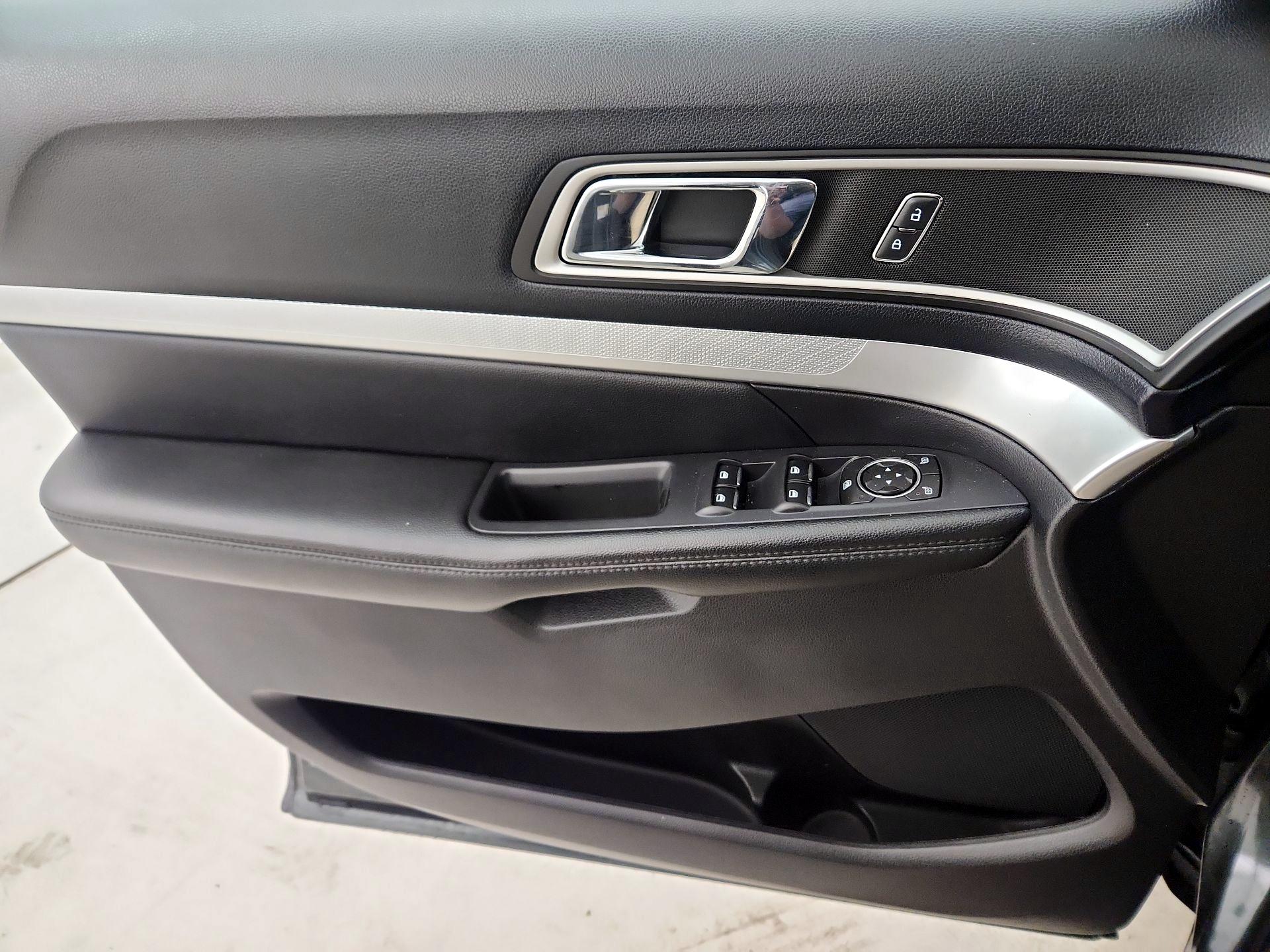 Thumbnail: 2016 Ford Explorer - 12